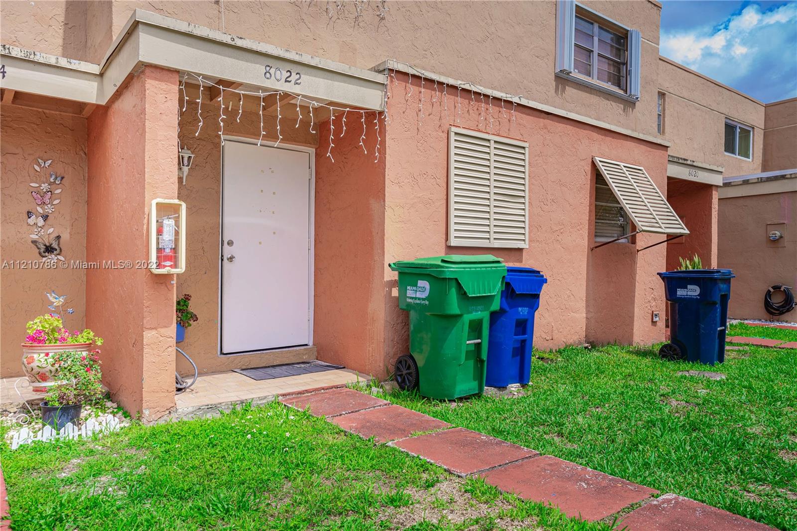 Centrally located in heart of Kendall. Near shopping centers, parks and great restaurants. This unit Features 2 bedrooms with good space, updated bathroom and extra storage washer and dryer in the unit working in great condition and a nice back yard. This one wont last! Bring you best and highest offer!! Building have reserves. 1 parking space and guest parking with a decal.