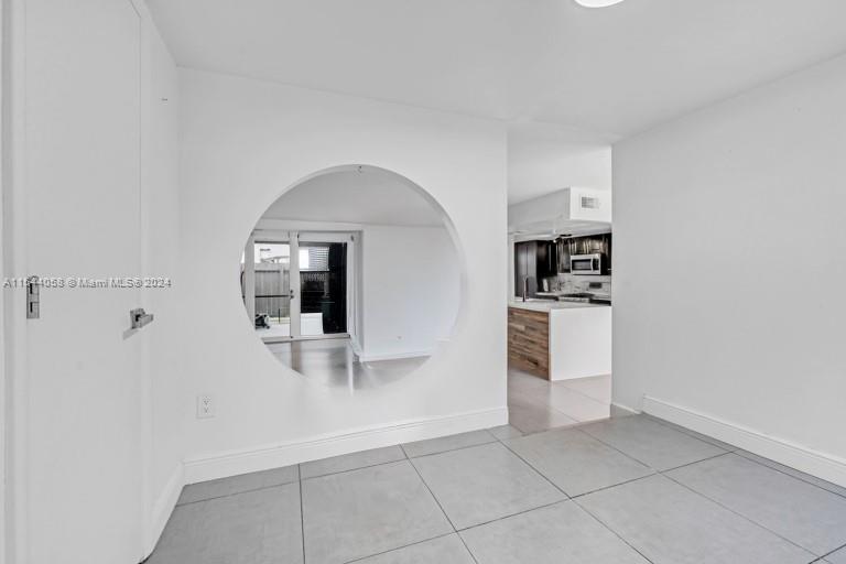 SNAPPER CREEK TOWNHOUSES - Residential
