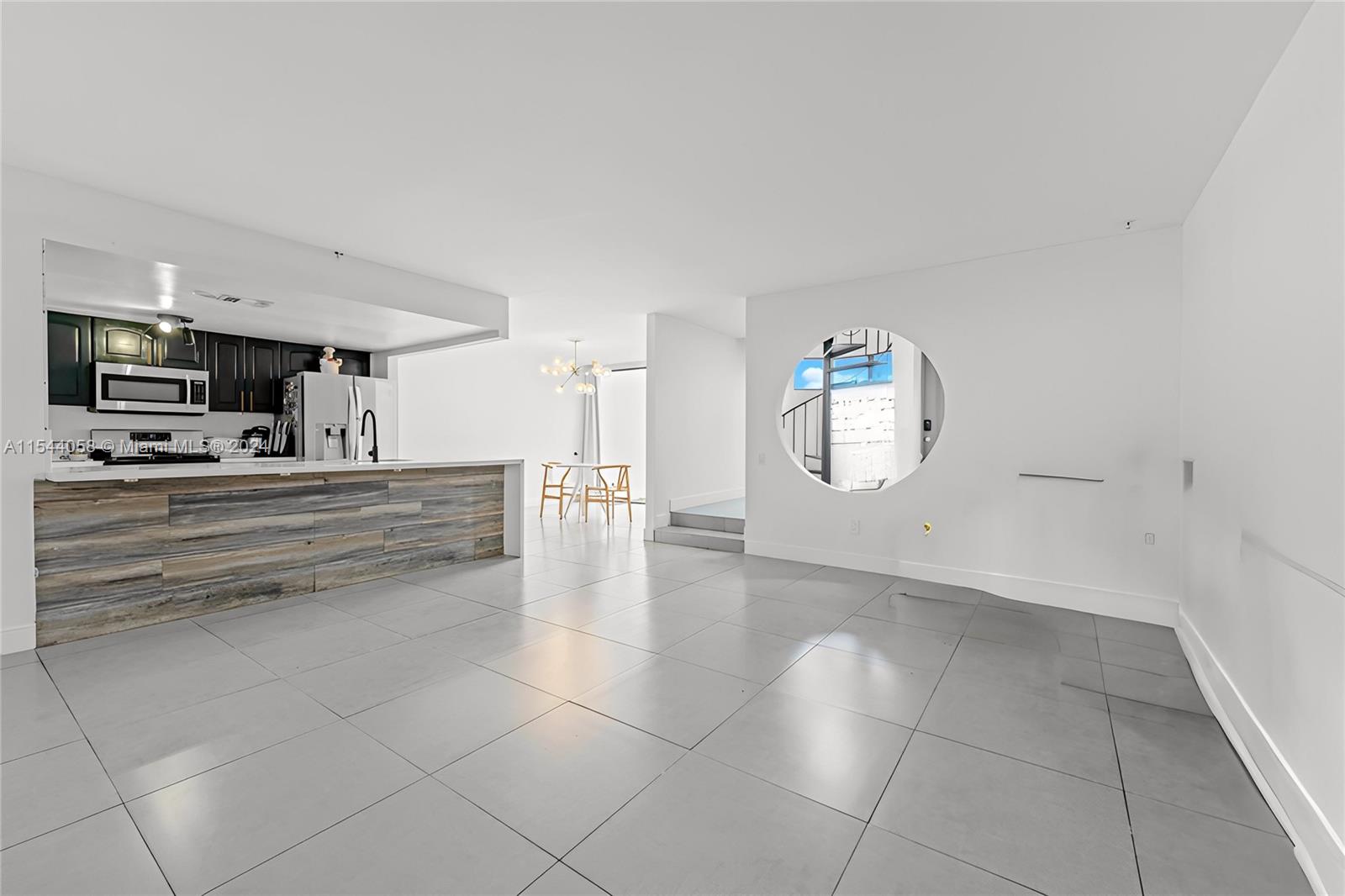 SNAPPER CREEK TOWNHOUSES - Residential