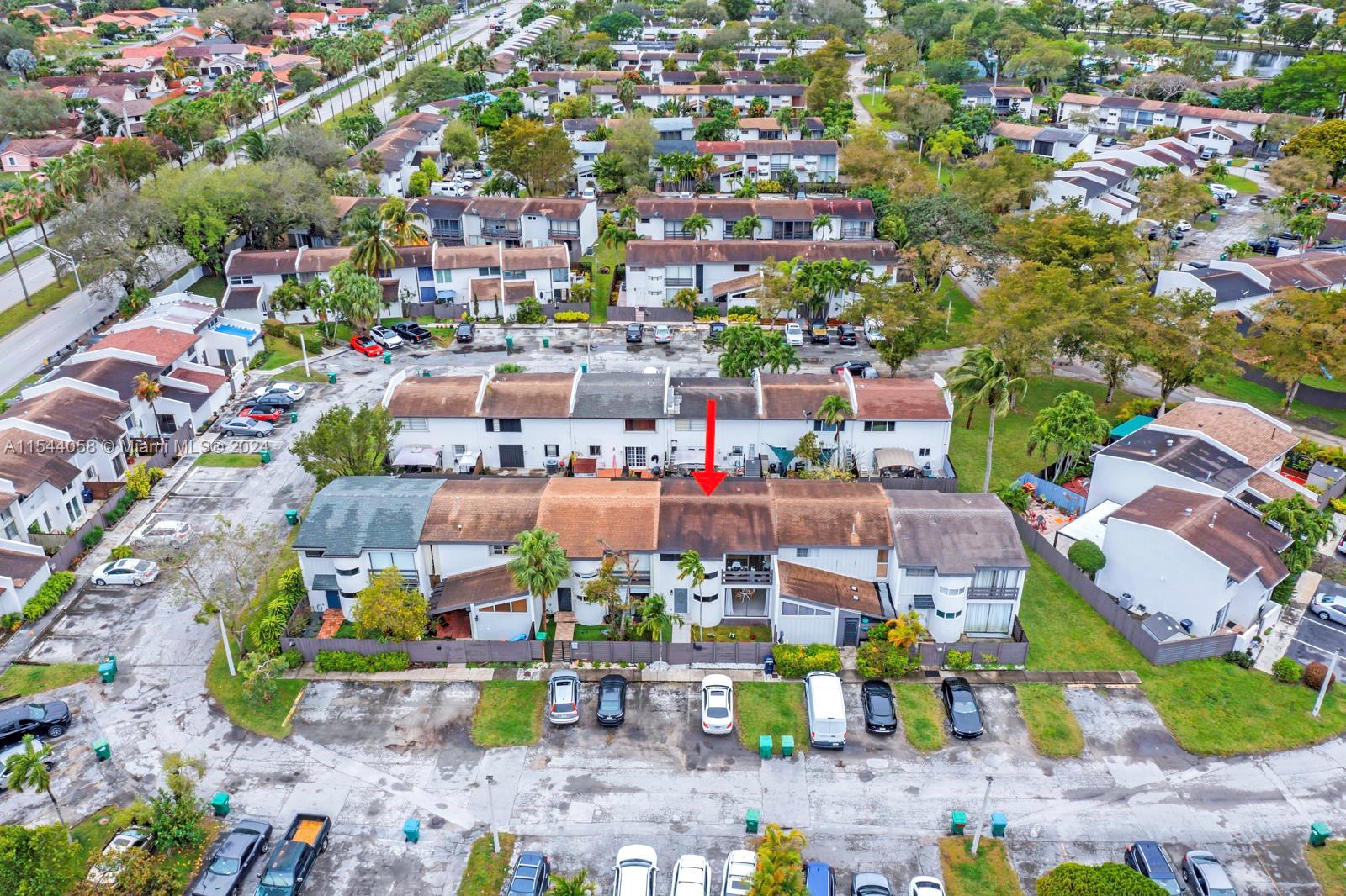 SNAPPER CREEK TOWNHOUSES - Residential