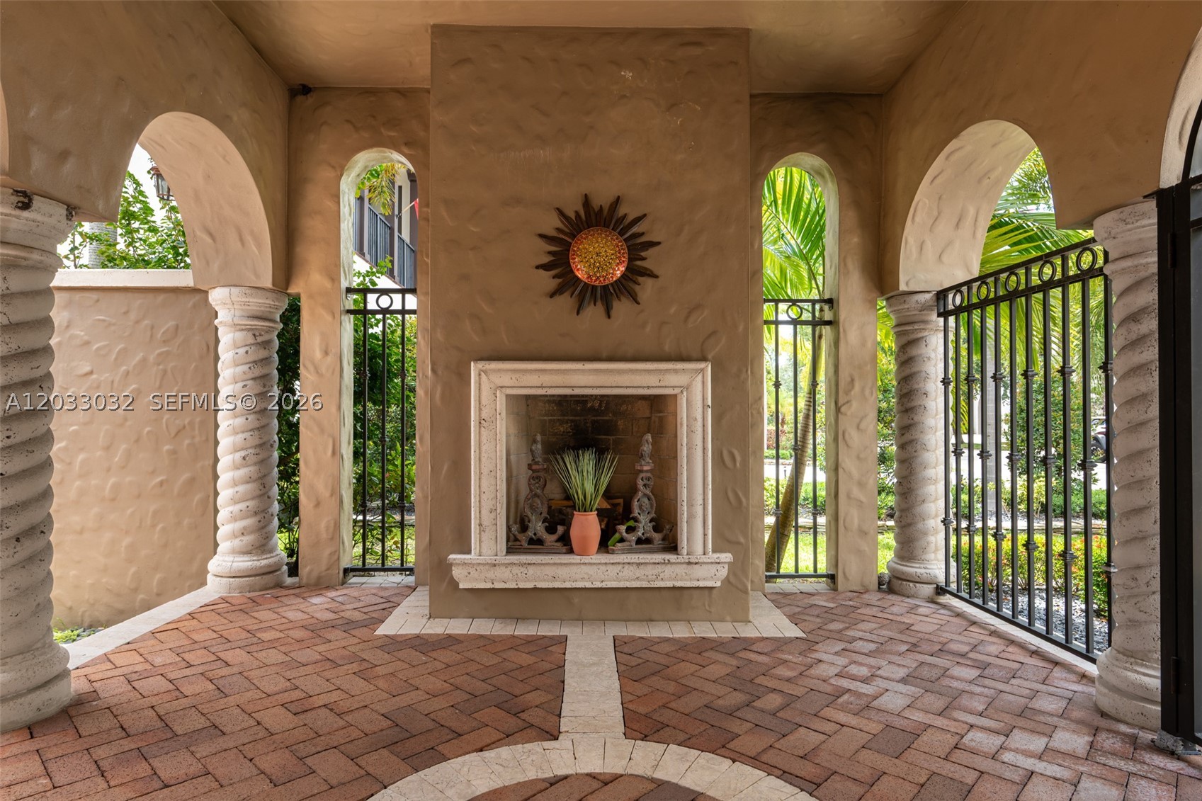 PARKLAND GOLF AND COUNTRY - Residential