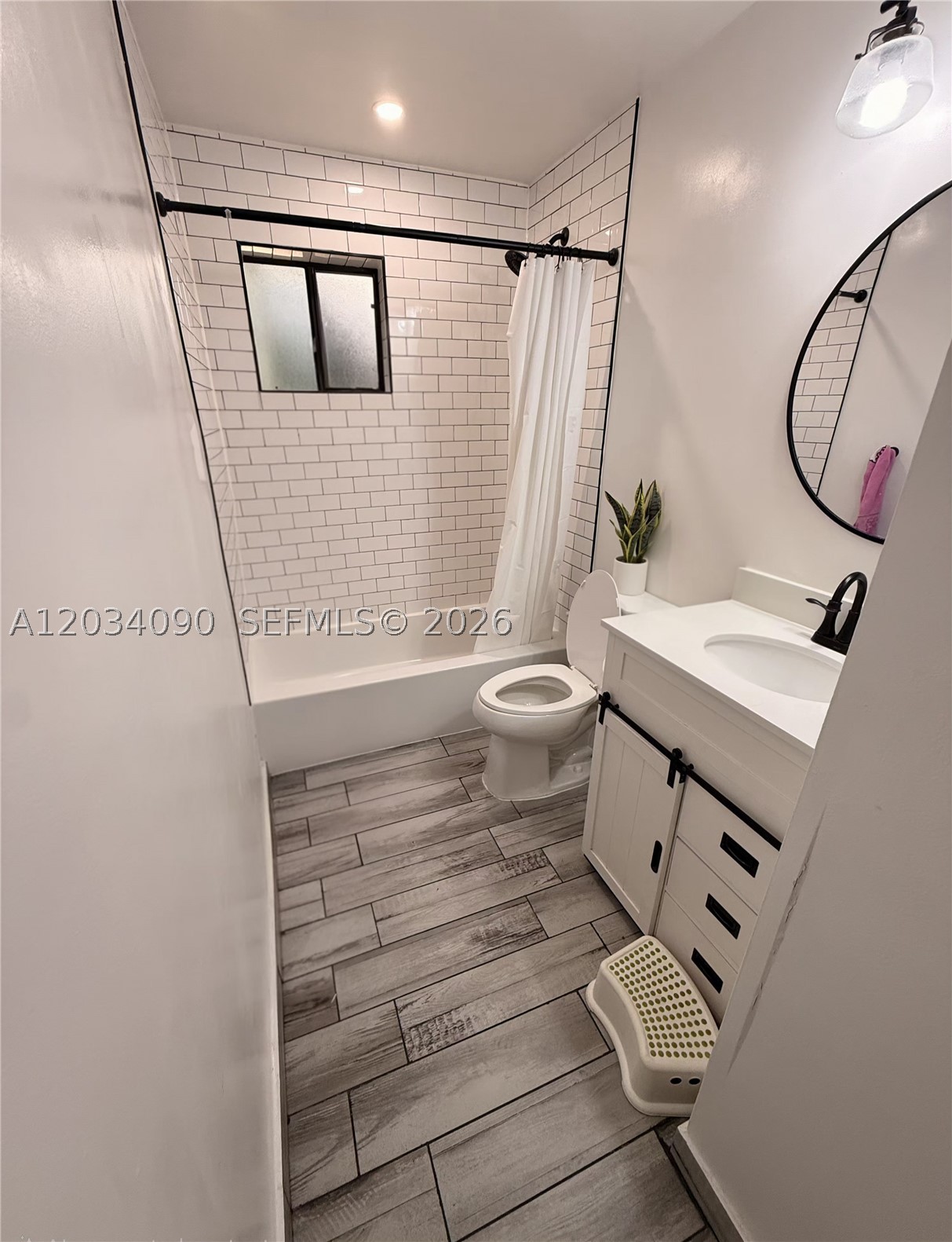 HORIZONS WEST CONDO #4 - Residential Lease
