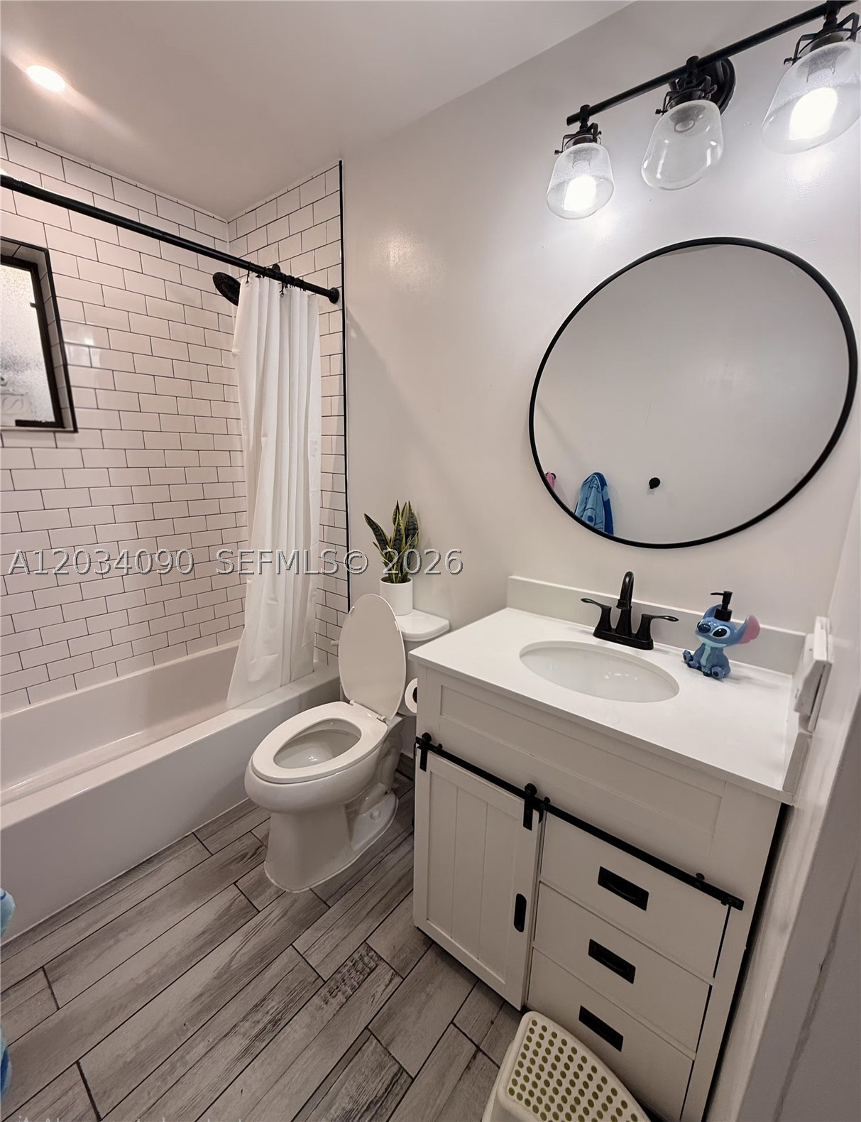 HORIZONS WEST CONDO #4 - Residential Lease