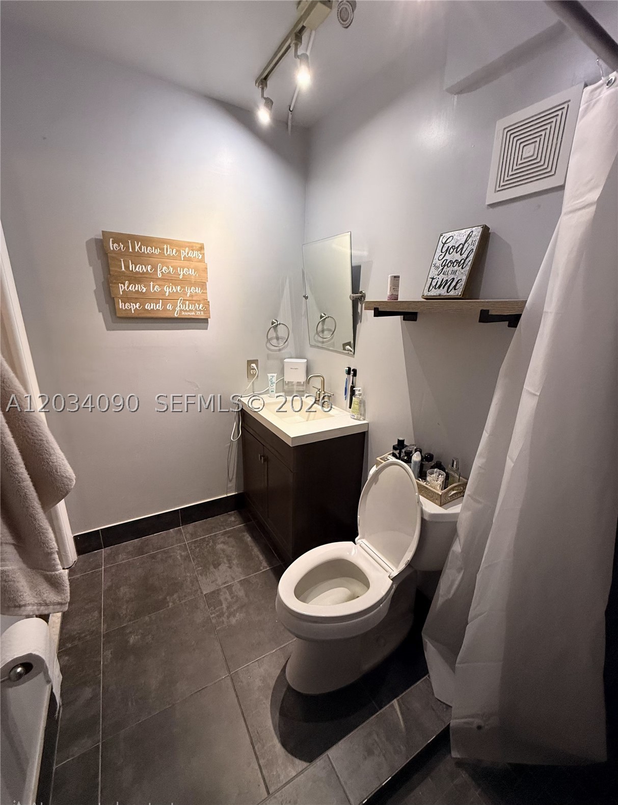 HORIZONS WEST CONDO #4 - Residential Lease