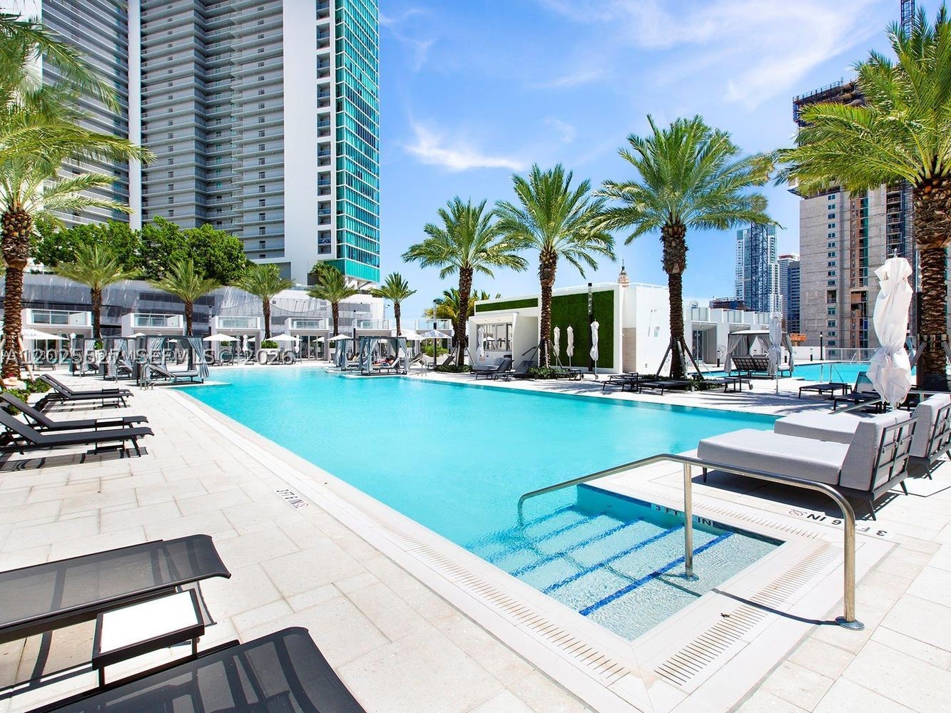 PARAMOUNT MIAMI WORLDCENT - Residential Lease