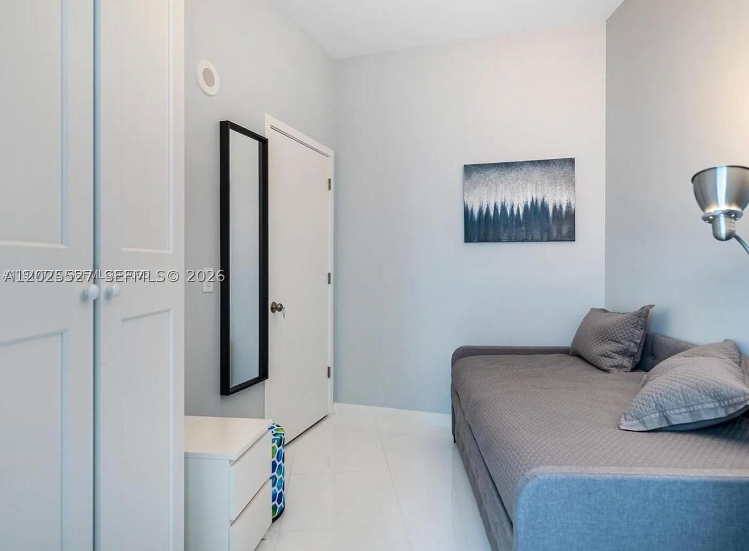 PARAMOUNT MIAMI WORLDCENT - Residential Lease