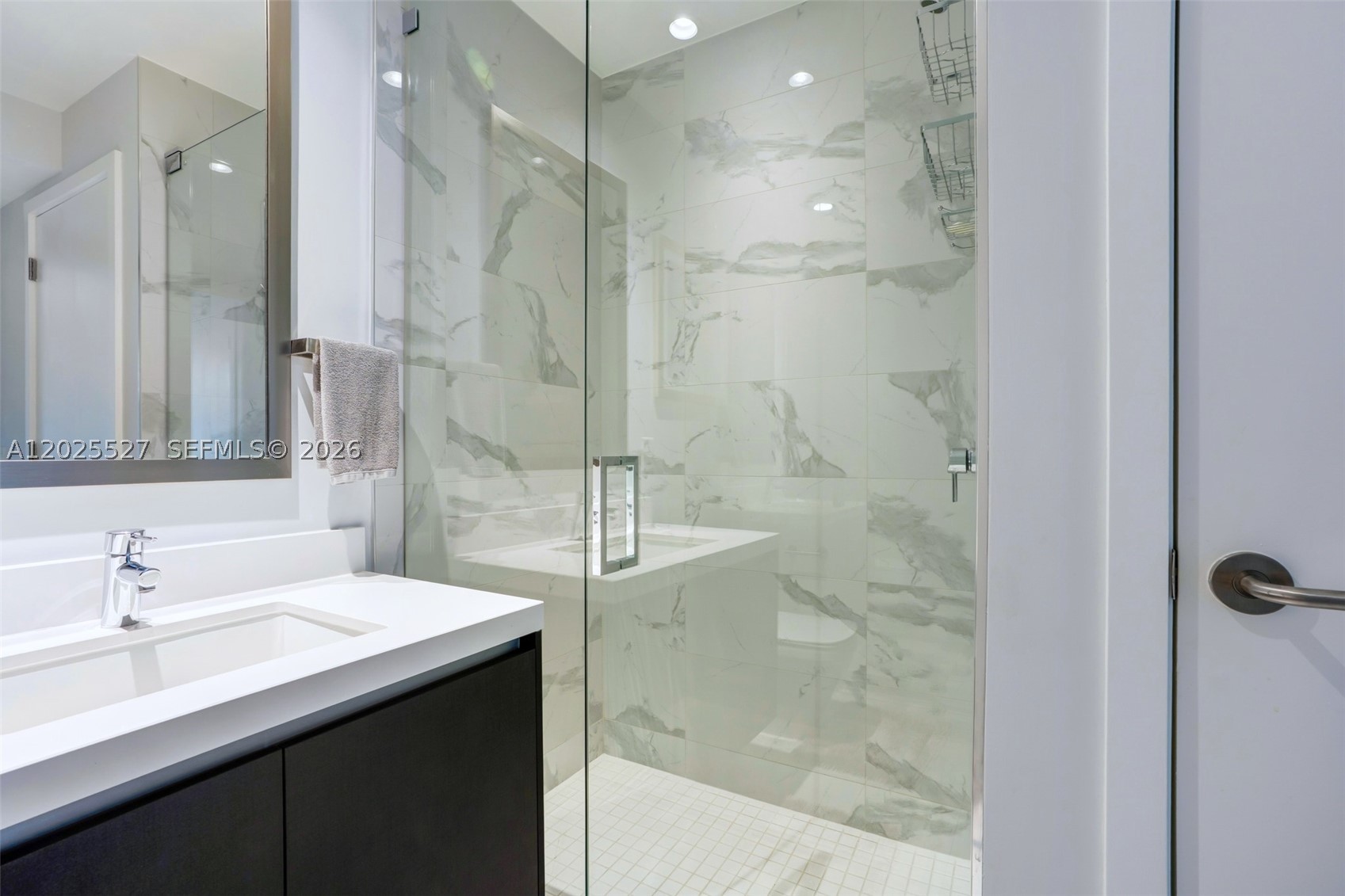 PARAMOUNT MIAMI WORLDCENT - Residential Lease