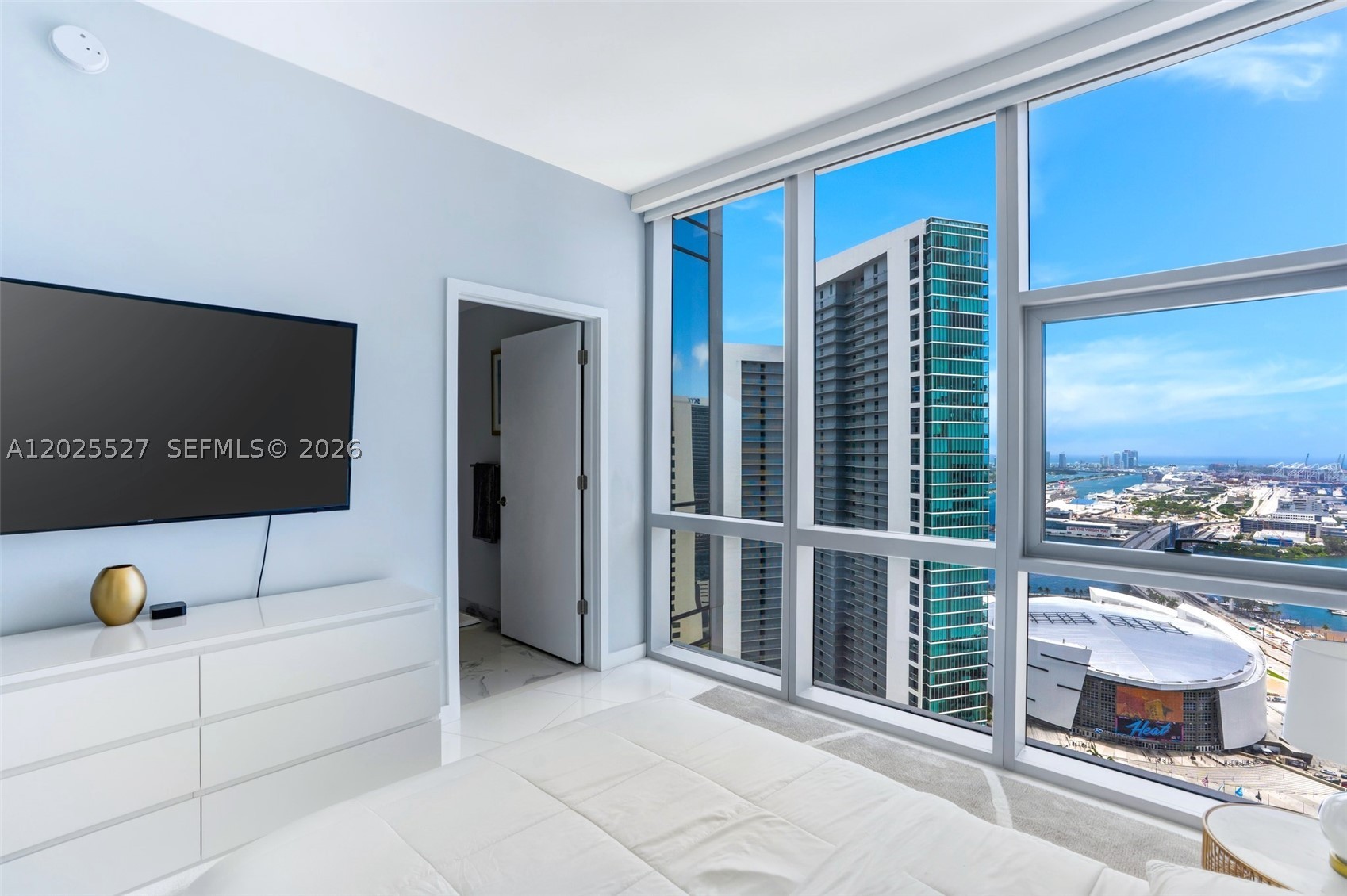 PARAMOUNT MIAMI WORLDCENT - Residential Lease