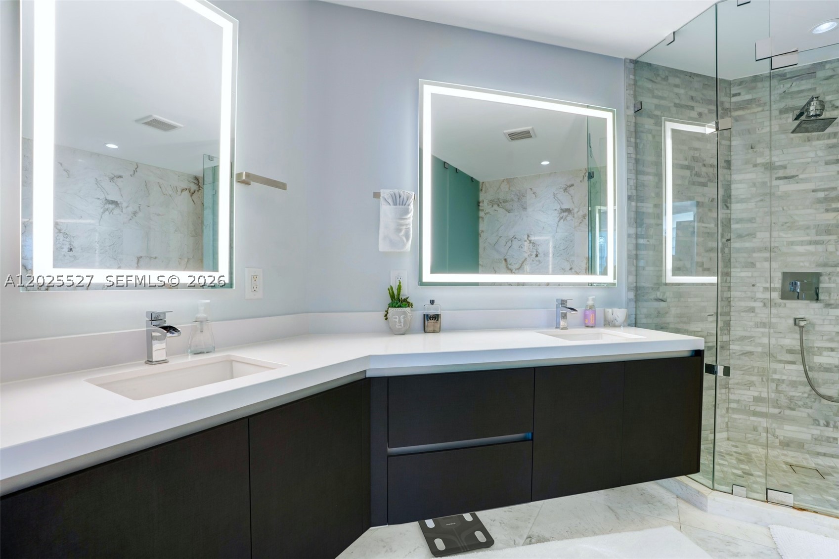 PARAMOUNT MIAMI WORLDCENT - Residential Lease