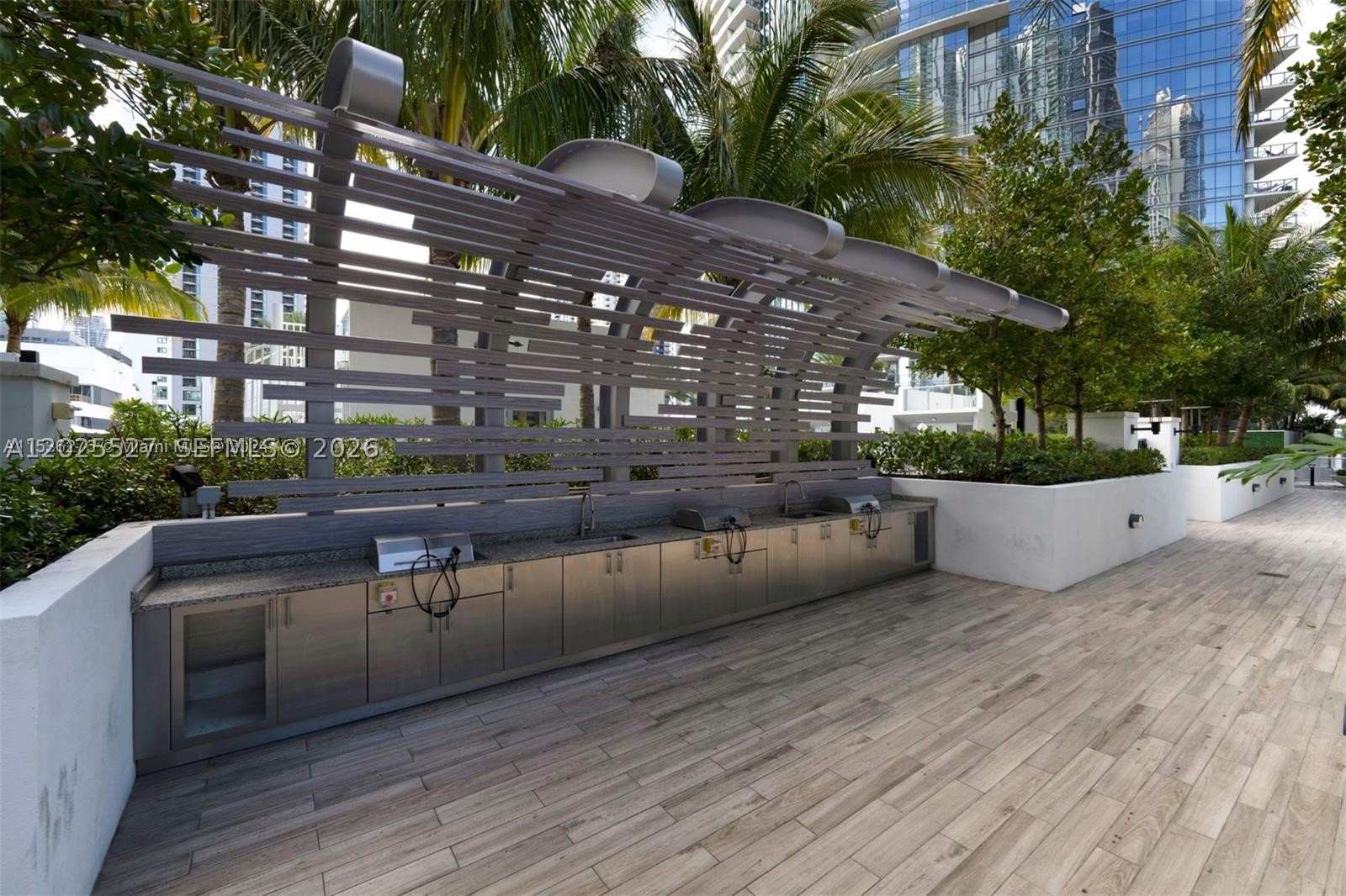 PARAMOUNT MIAMI WORLDCENT - Residential Lease