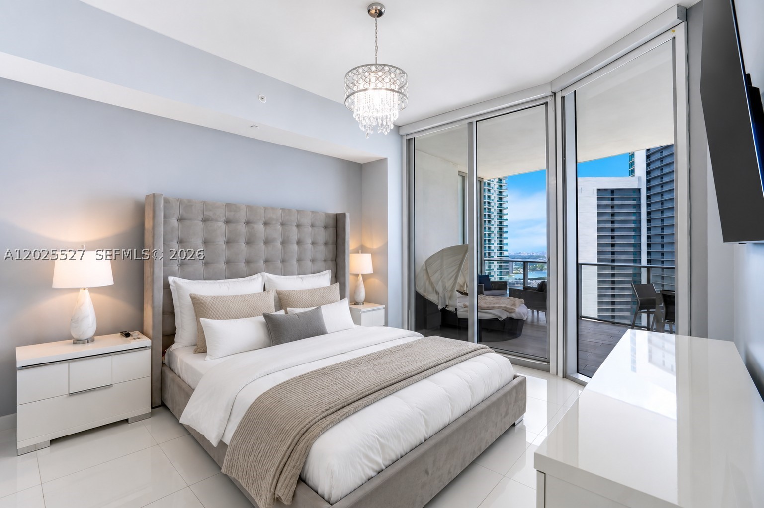 PARAMOUNT MIAMI WORLDCENT - Residential Lease