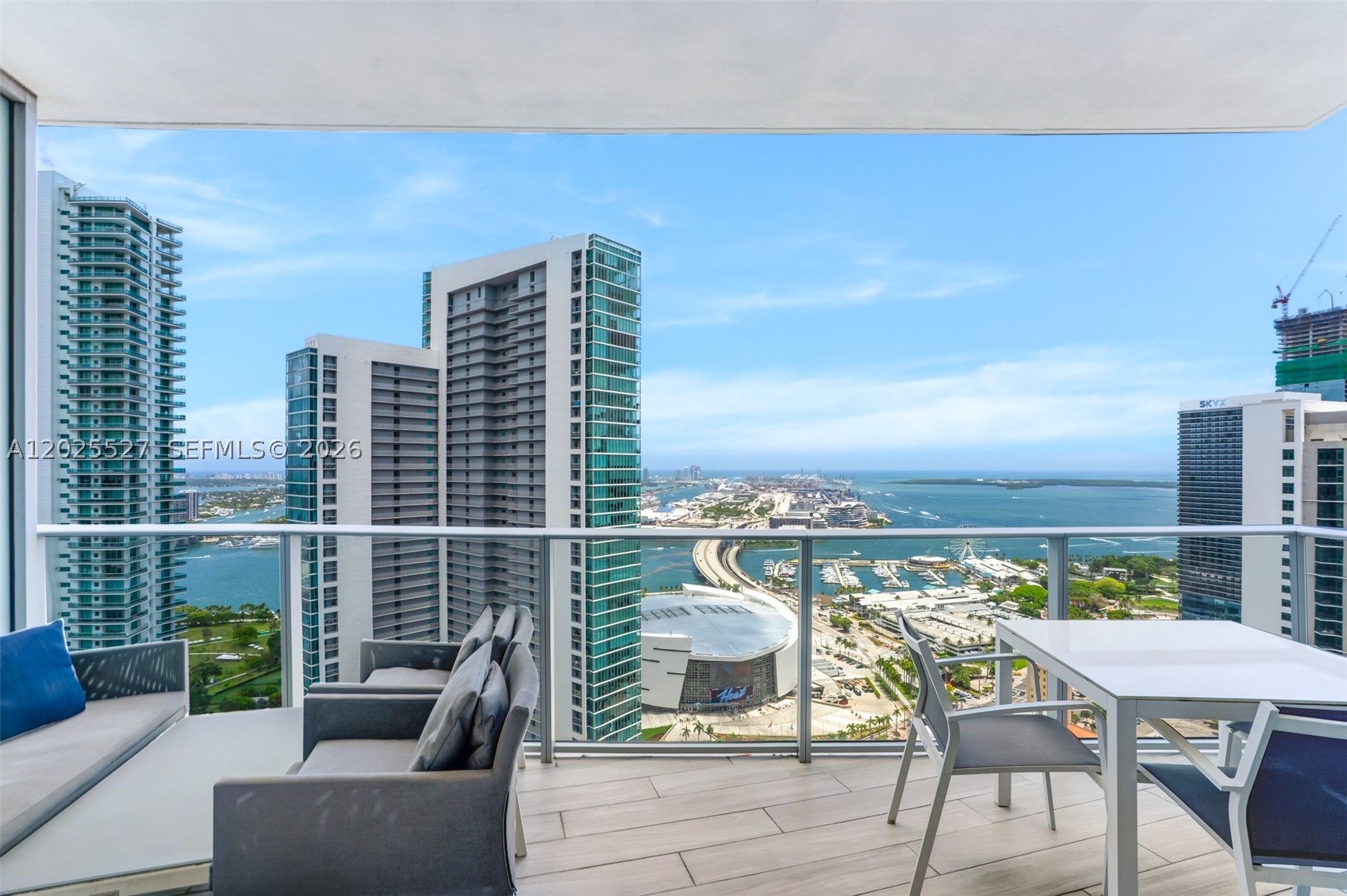 PARAMOUNT MIAMI WORLDCENT - Residential Lease