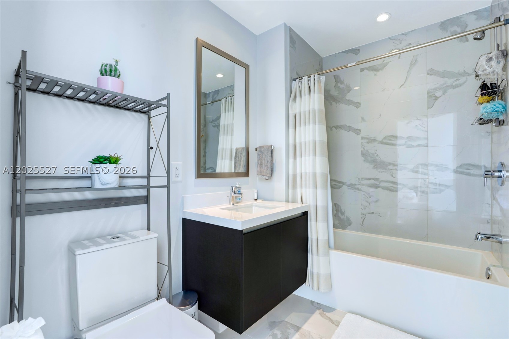 PARAMOUNT MIAMI WORLDCENT - Residential Lease