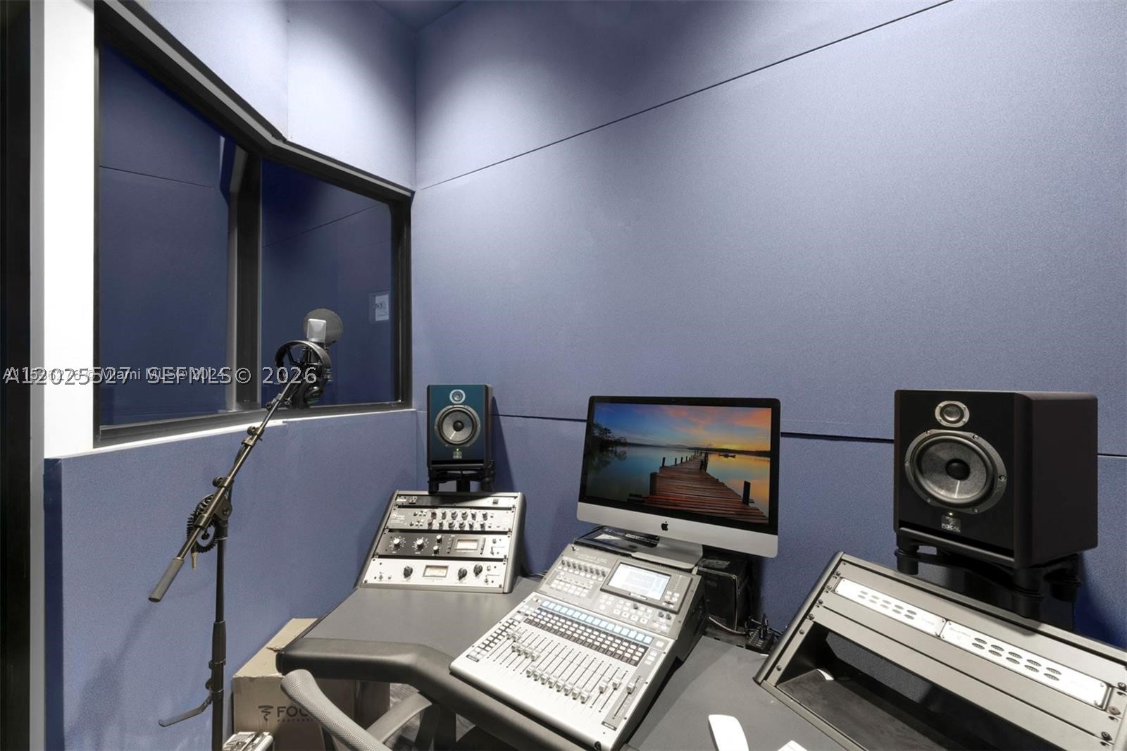 PARAMOUNT MIAMI WORLDCENT - Residential Lease