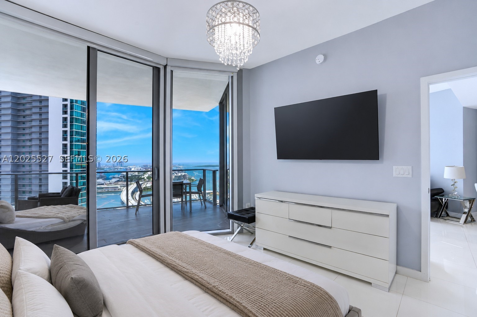 PARAMOUNT MIAMI WORLDCENT - Residential Lease