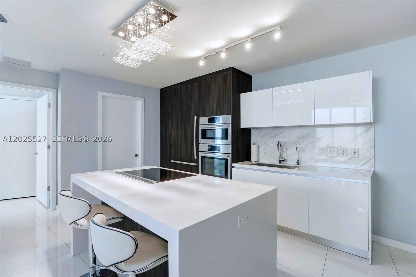 PARAMOUNT MIAMI WORLDCENT - Residential Lease