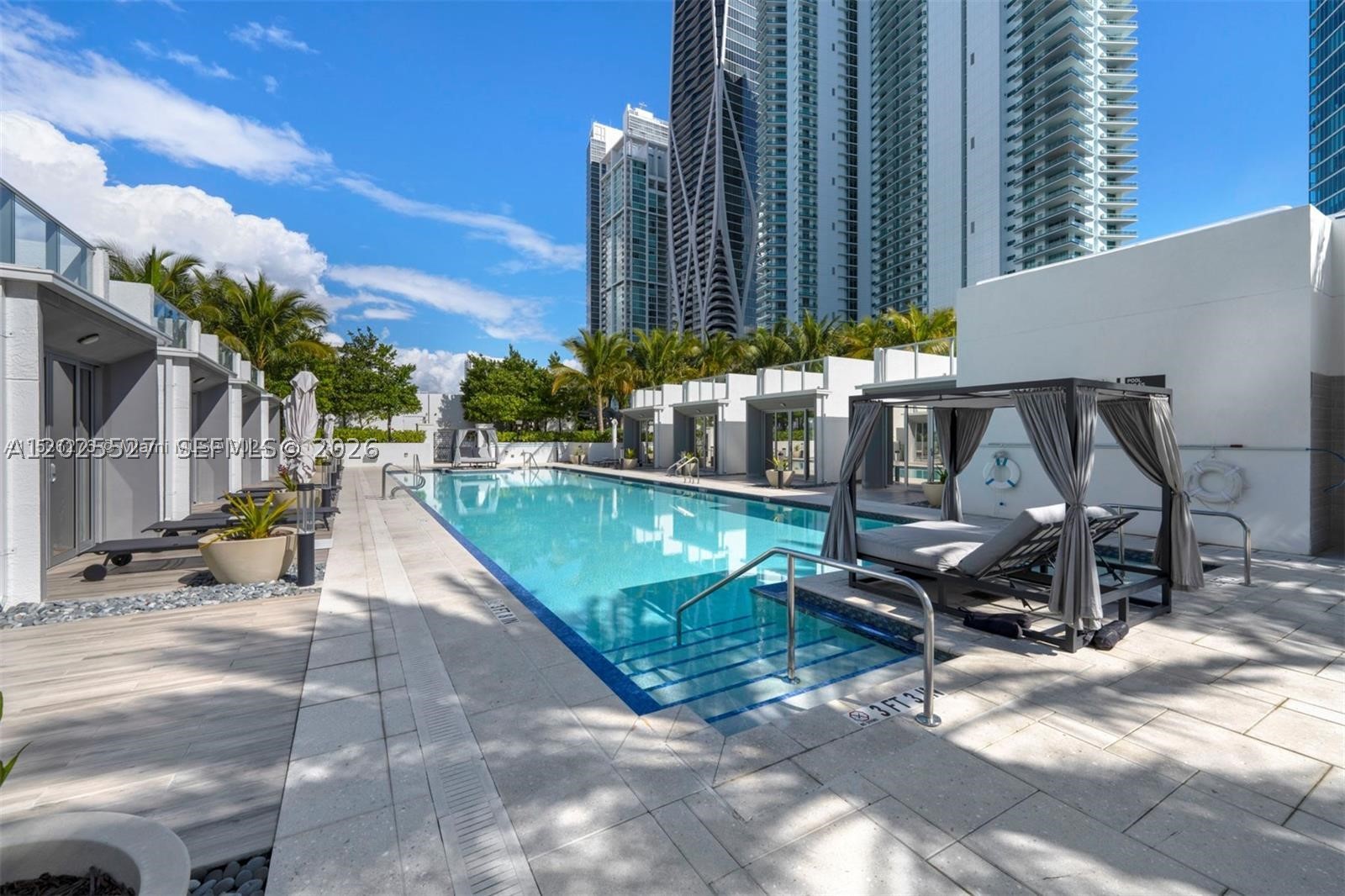 PARAMOUNT MIAMI WORLDCENT - Residential Lease