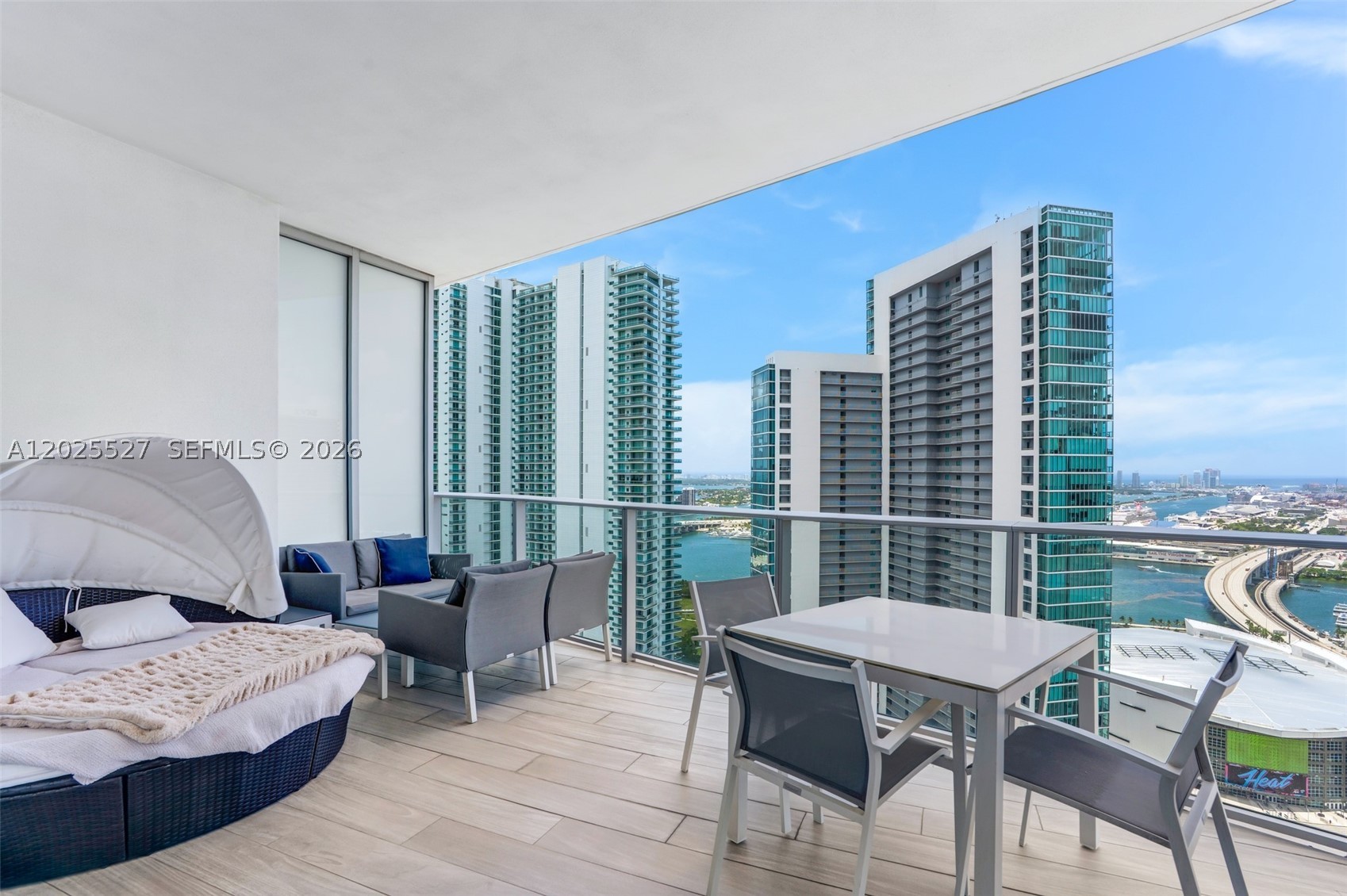 PARAMOUNT MIAMI WORLDCENT - Residential Lease