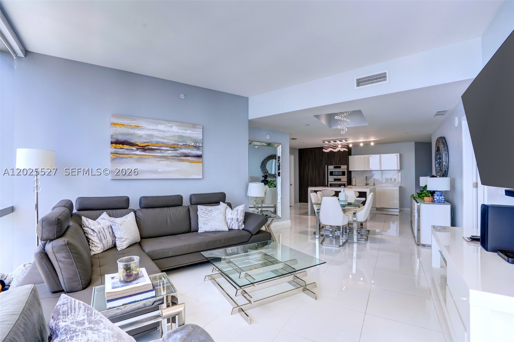 PARAMOUNT MIAMI WORLDCENT - Residential Lease