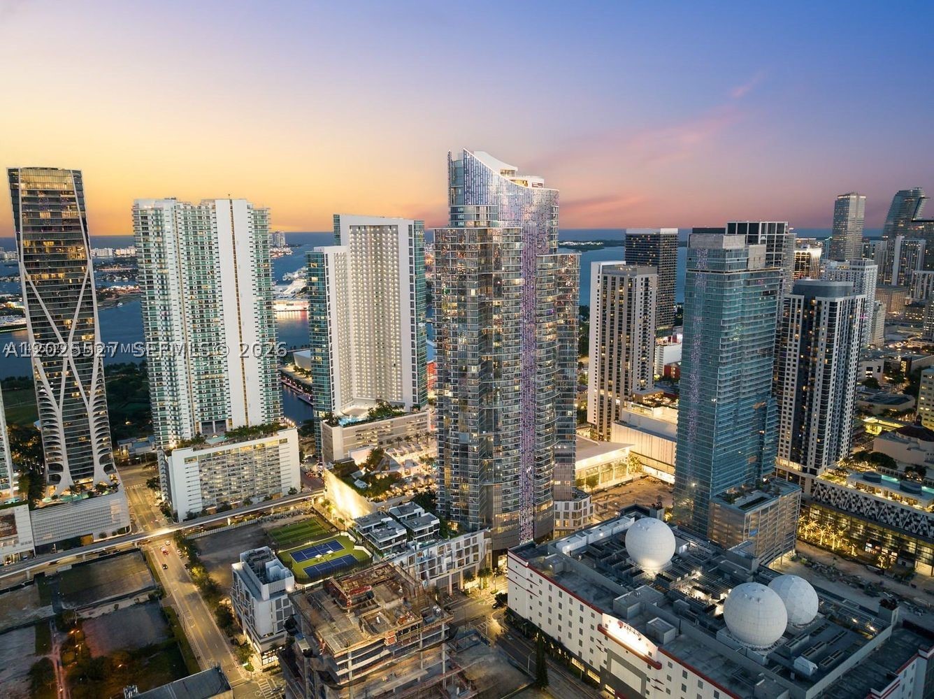 PARAMOUNT MIAMI WORLDCENT - Residential Lease