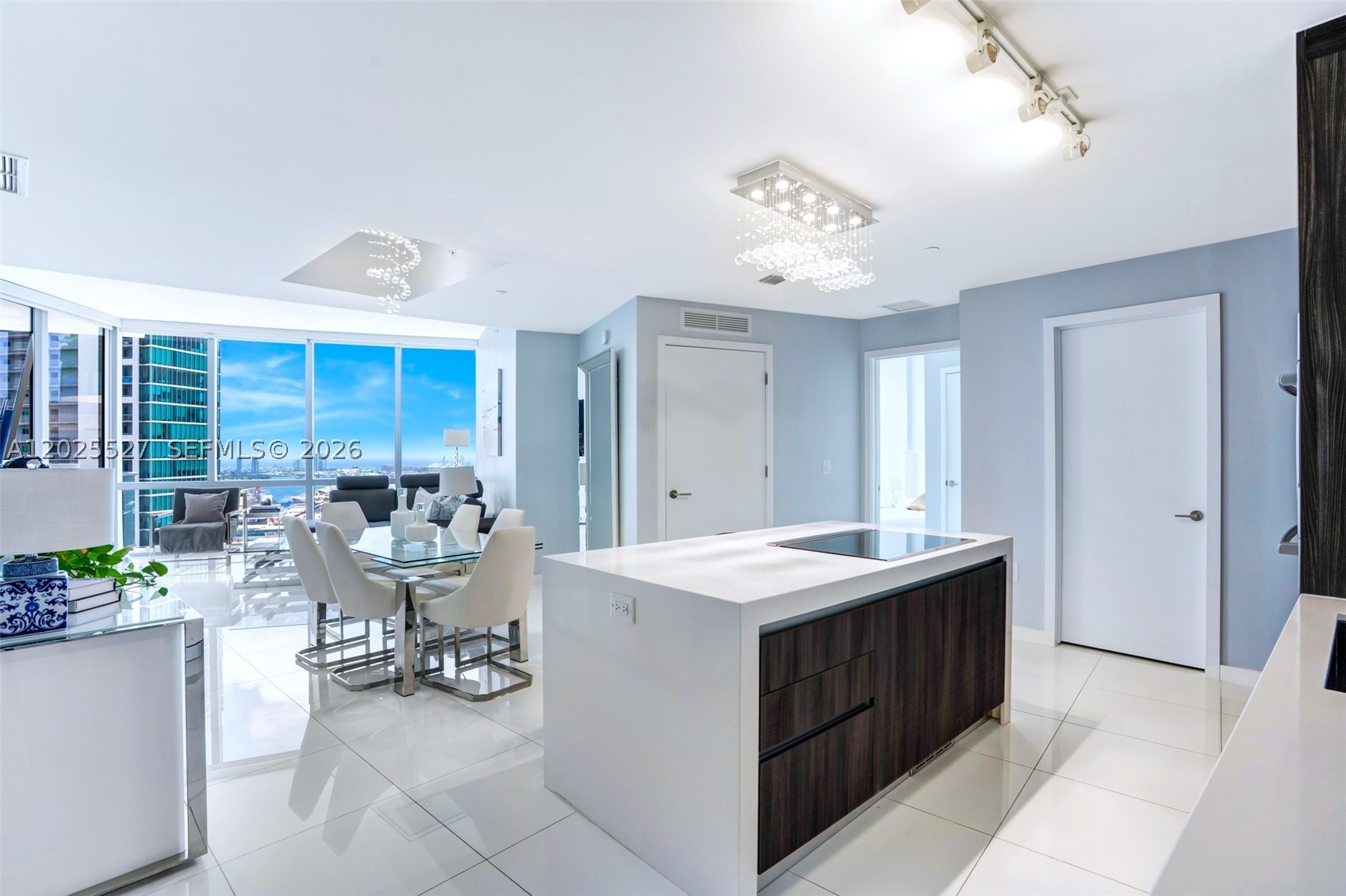 PARAMOUNT MIAMI WORLDCENT - Residential Lease