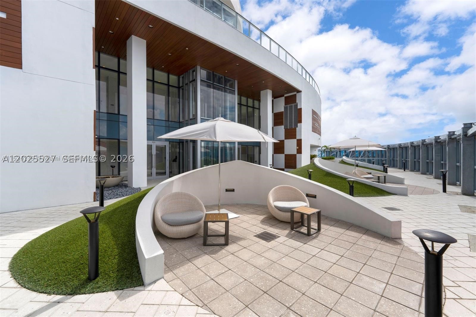 PARAMOUNT MIAMI WORLDCENT - Residential Lease