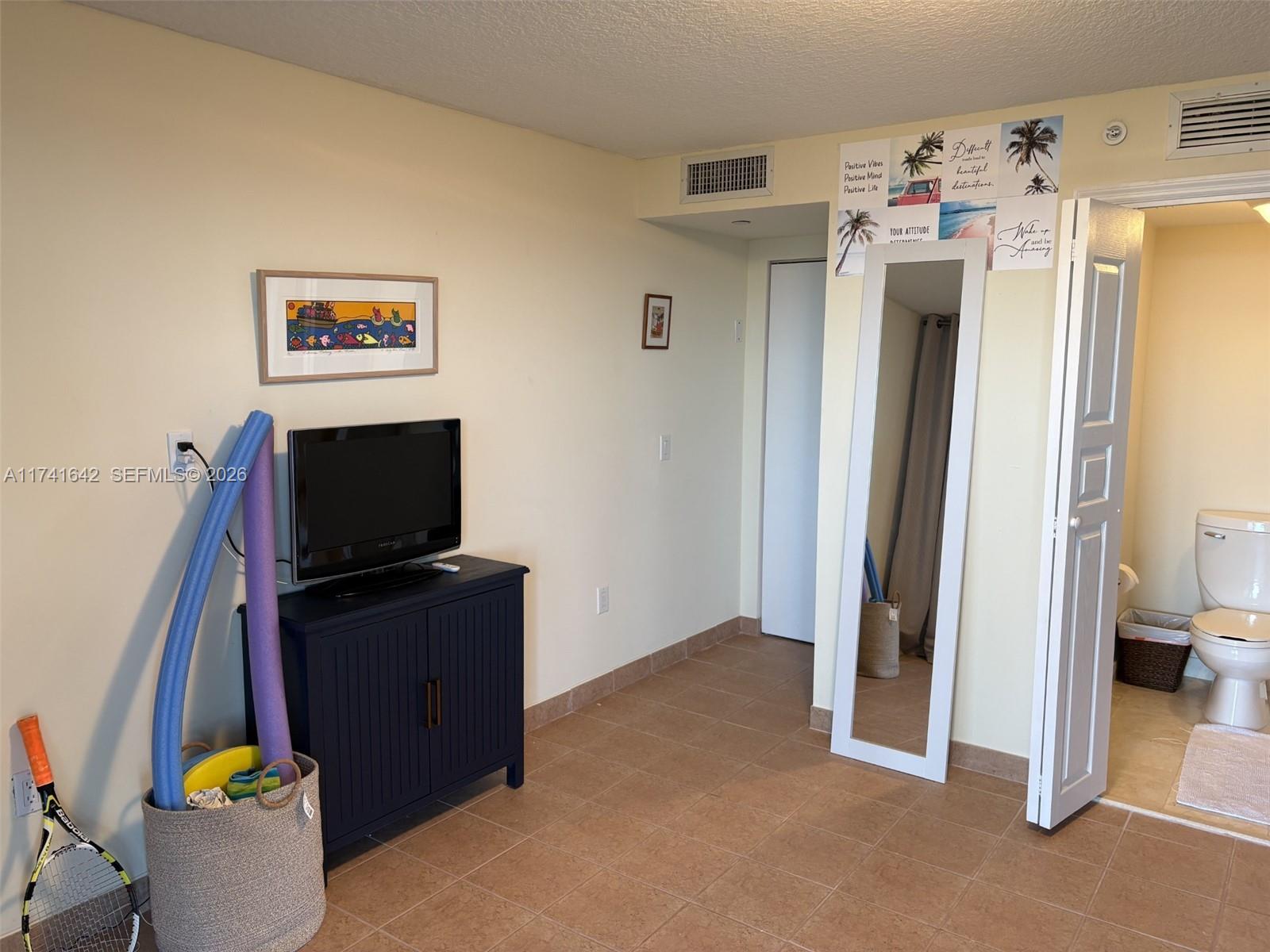 THE PINNACLE CONDO - Residential