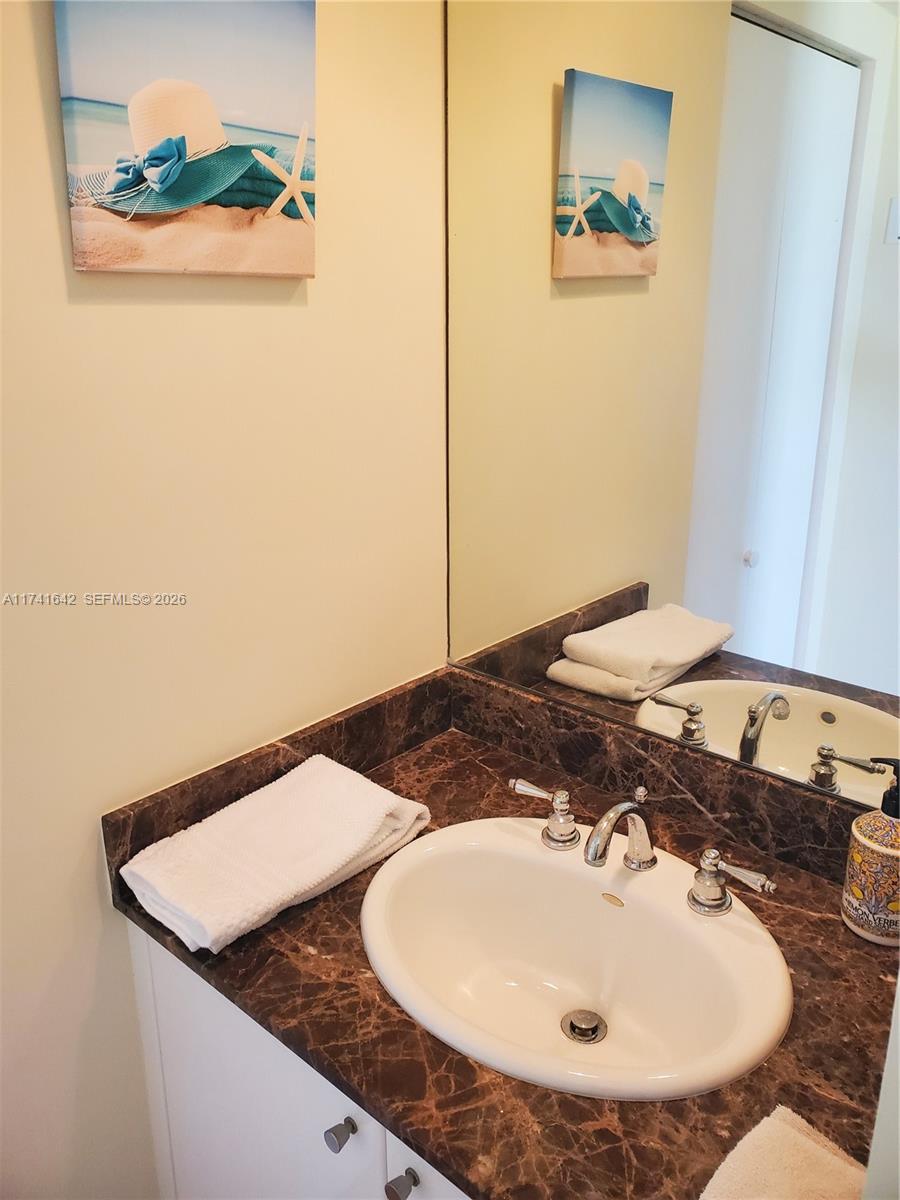 THE PINNACLE CONDO - Residential