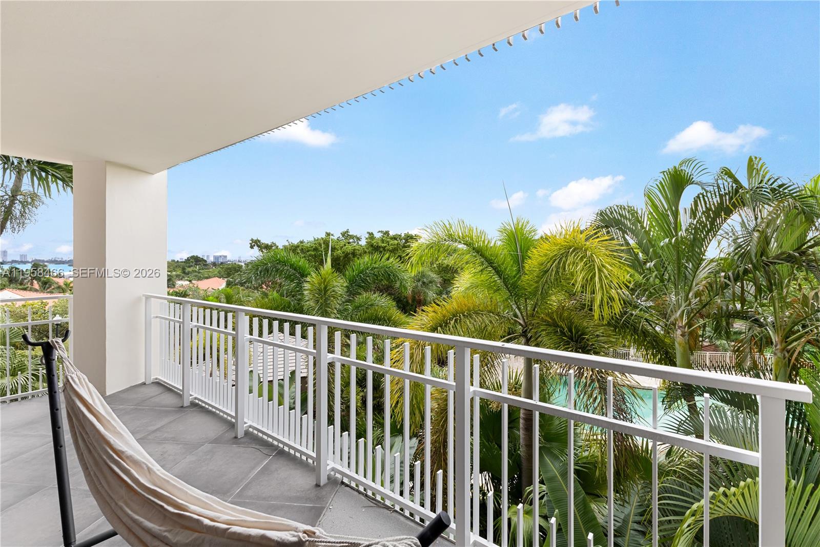 TOWERS OF QUAYSIDE CONDO - Residential