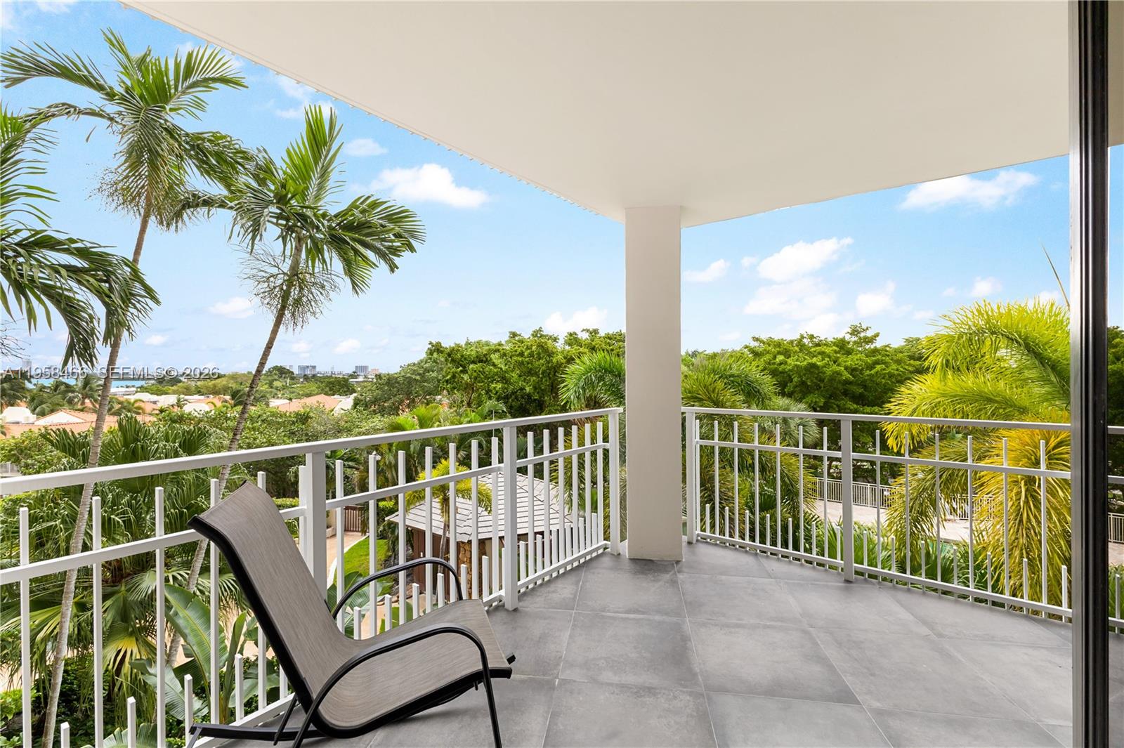 TOWERS OF QUAYSIDE CONDO - Residential