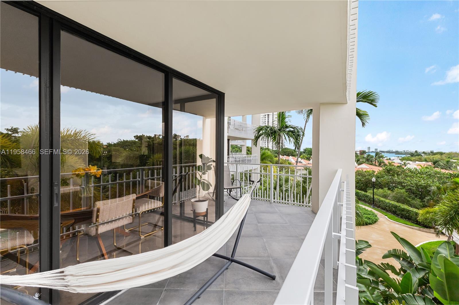 TOWERS OF QUAYSIDE CONDO - Residential