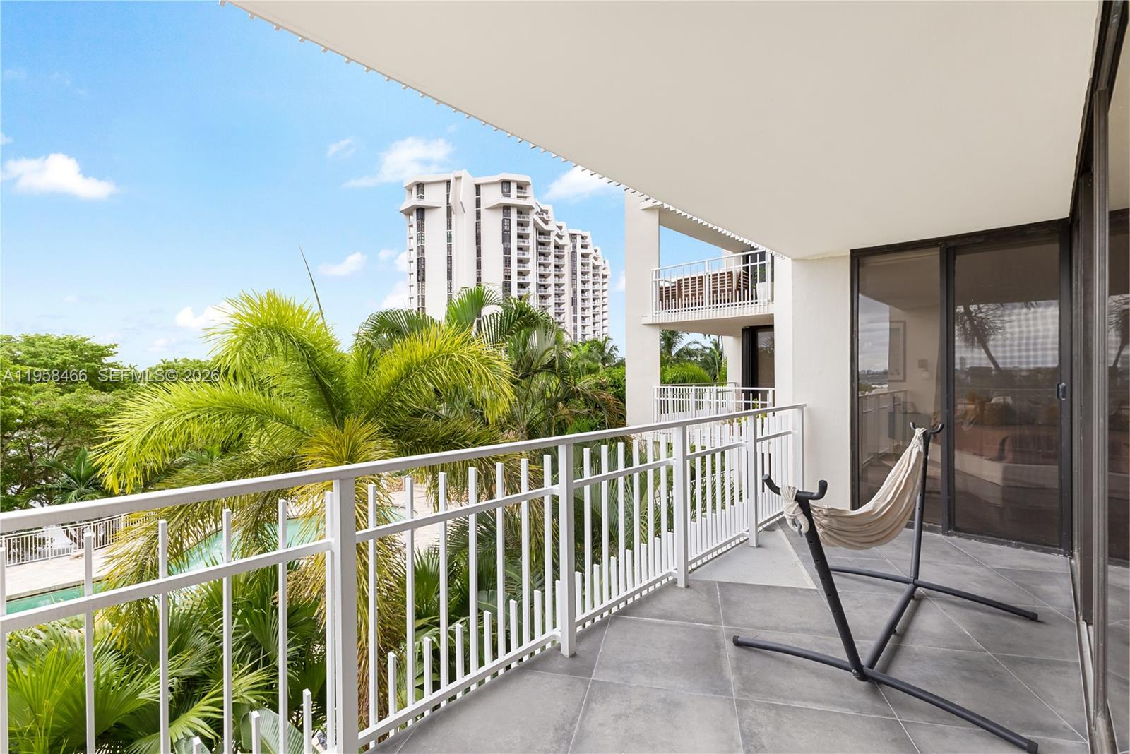 TOWERS OF QUAYSIDE CONDO - Residential
