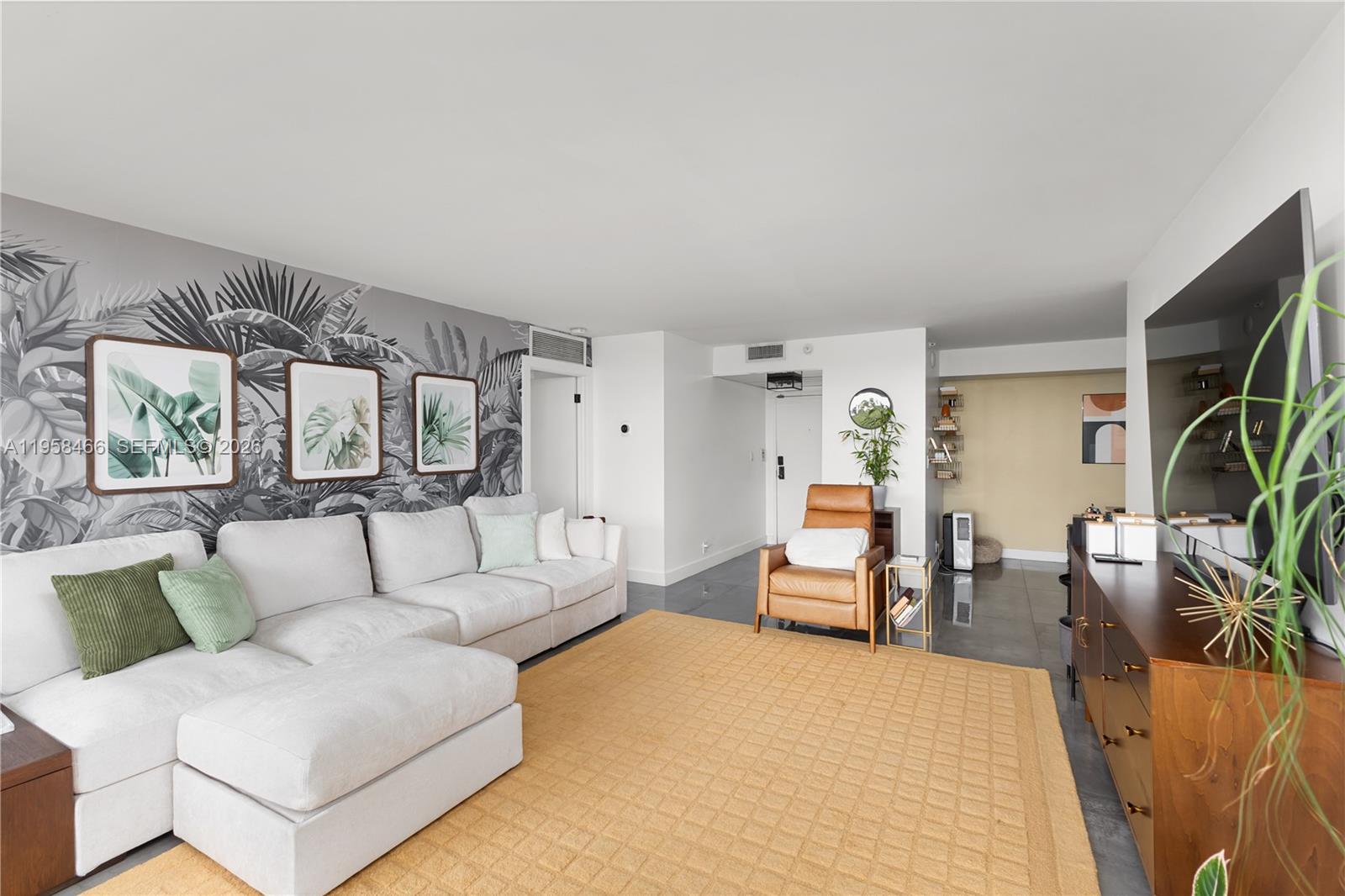 TOWERS OF QUAYSIDE CONDO - Residential