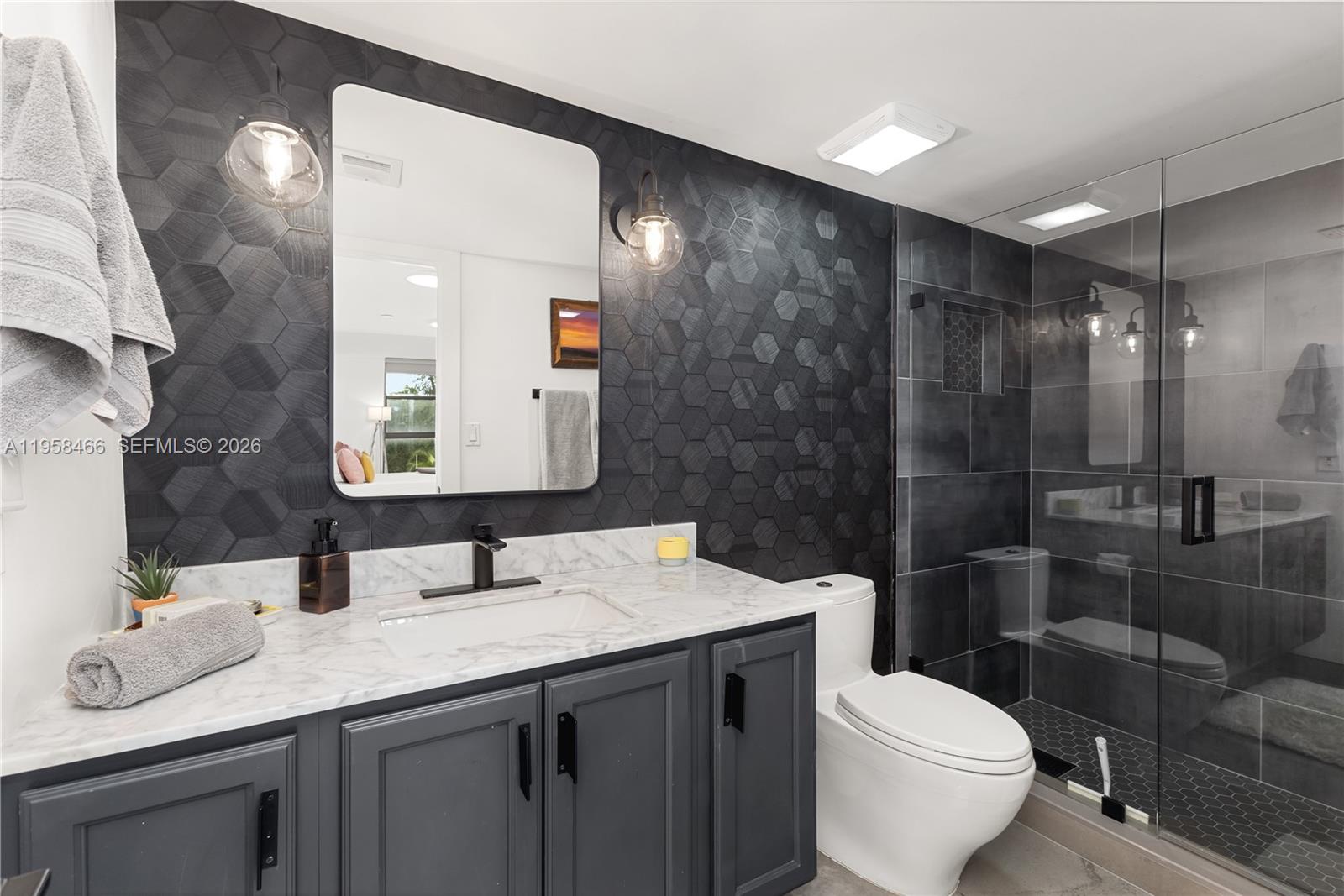 TOWERS OF QUAYSIDE CONDO - Residential