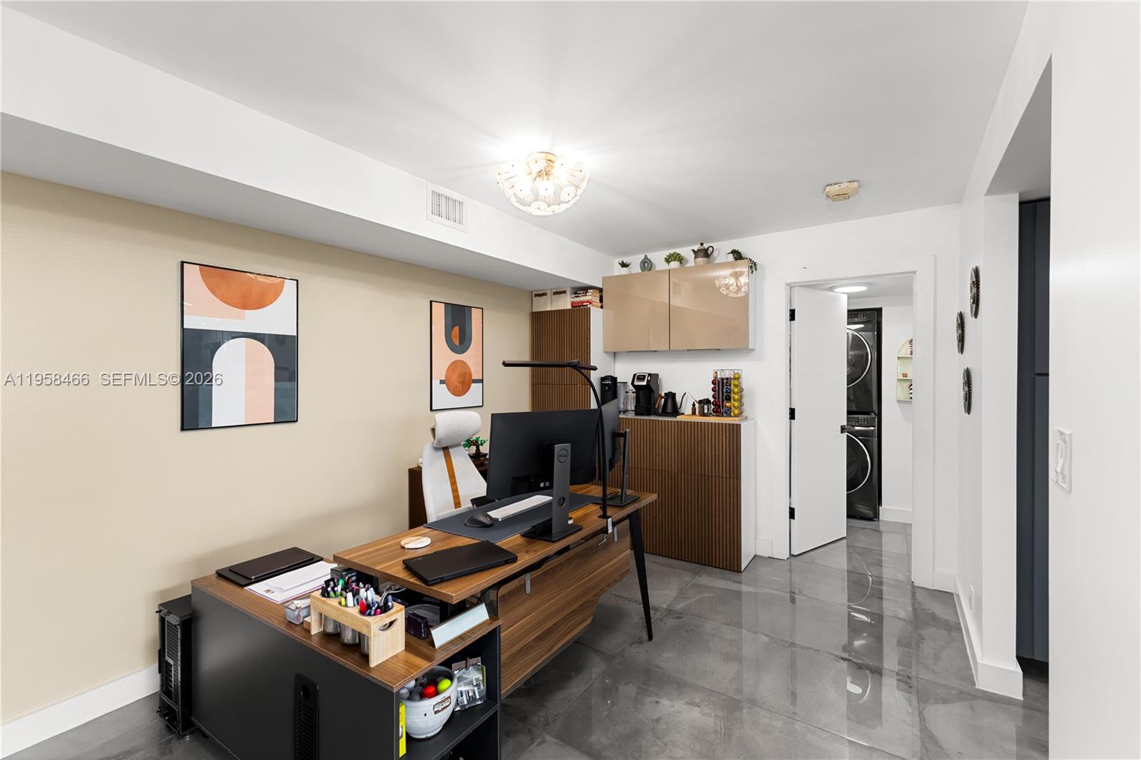 TOWERS OF QUAYSIDE CONDO - Residential