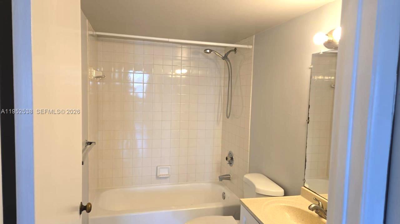 LAKESHORE CONDO #5 - Residential