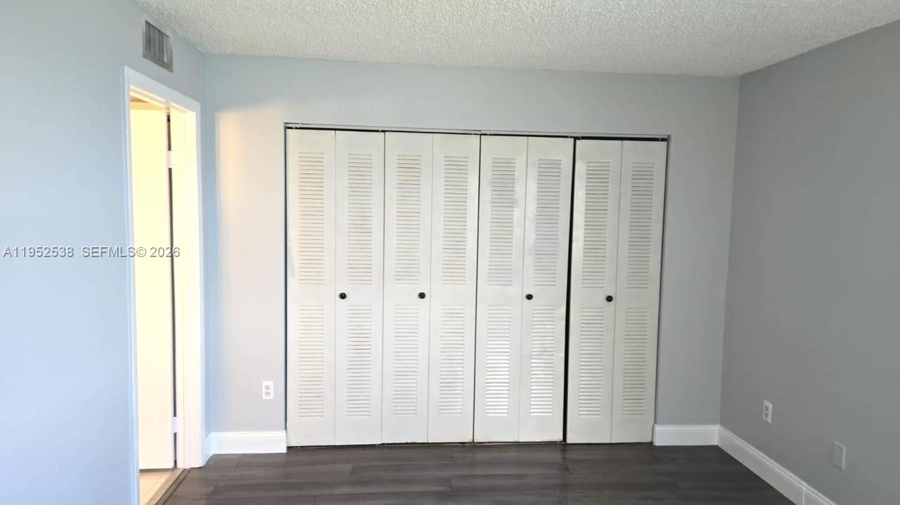 LAKESHORE CONDO #5 - Residential