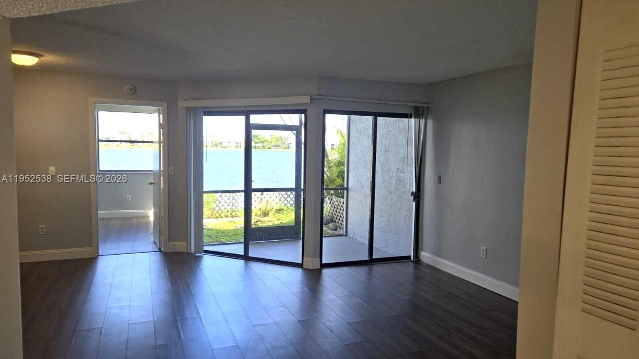 LAKESHORE CONDO #5 - Residential
