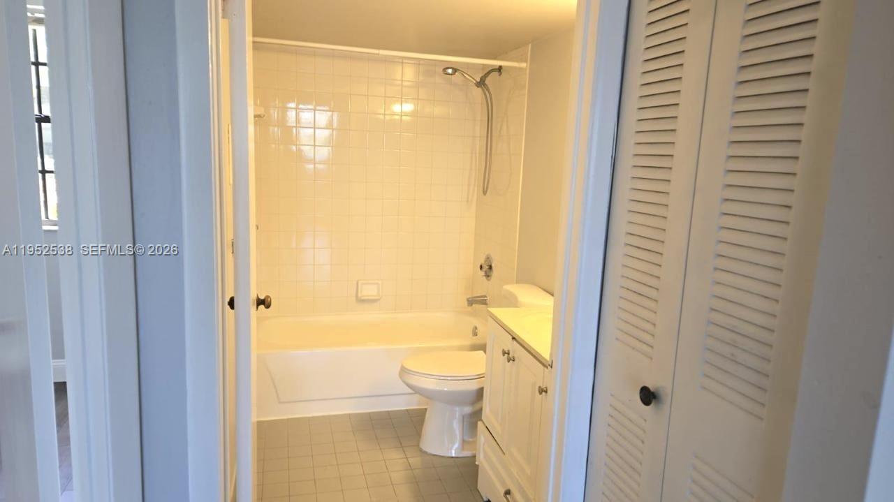 LAKESHORE CONDO #5 - Residential