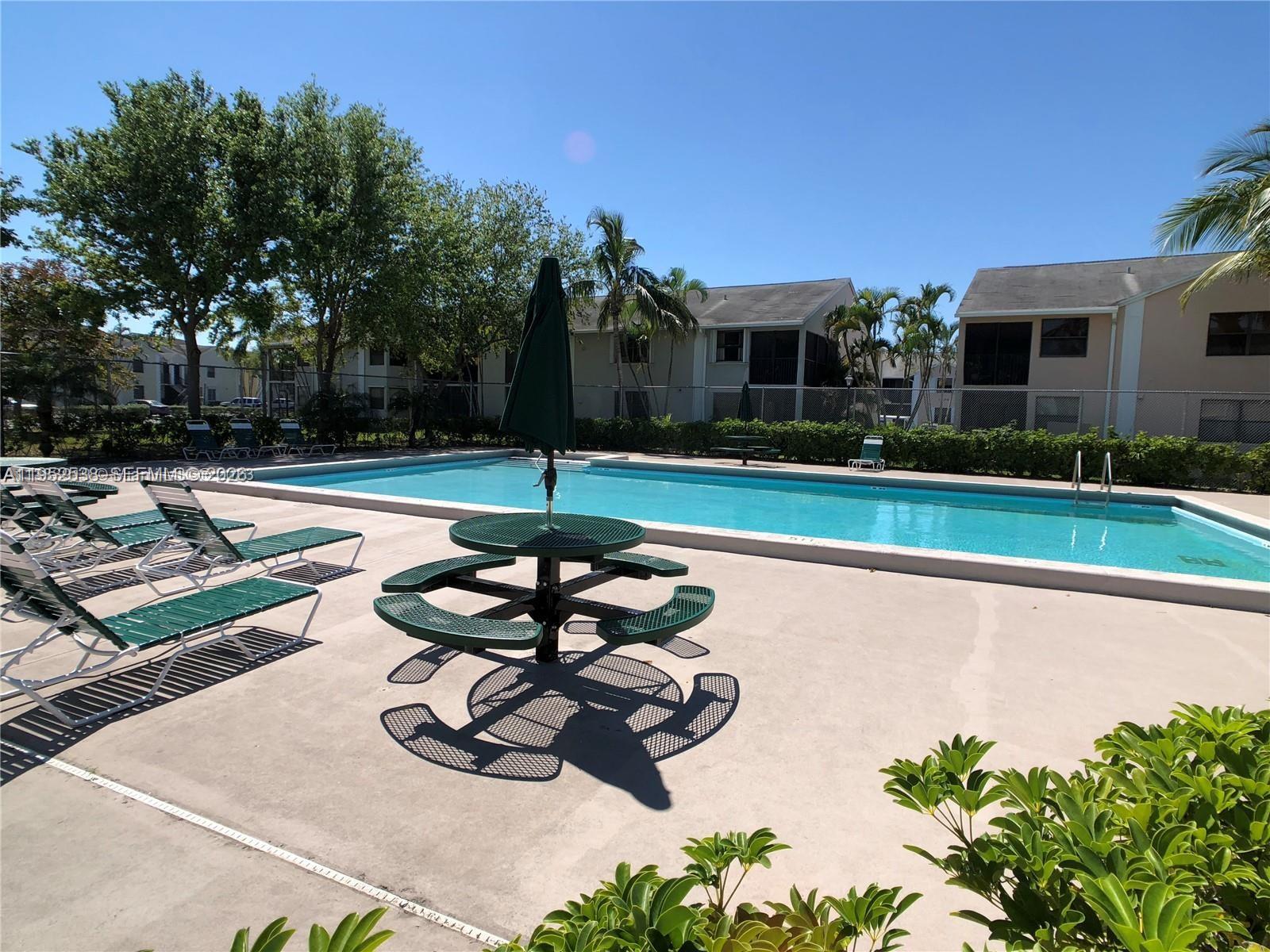LAKESHORE CONDO #5 - Residential
