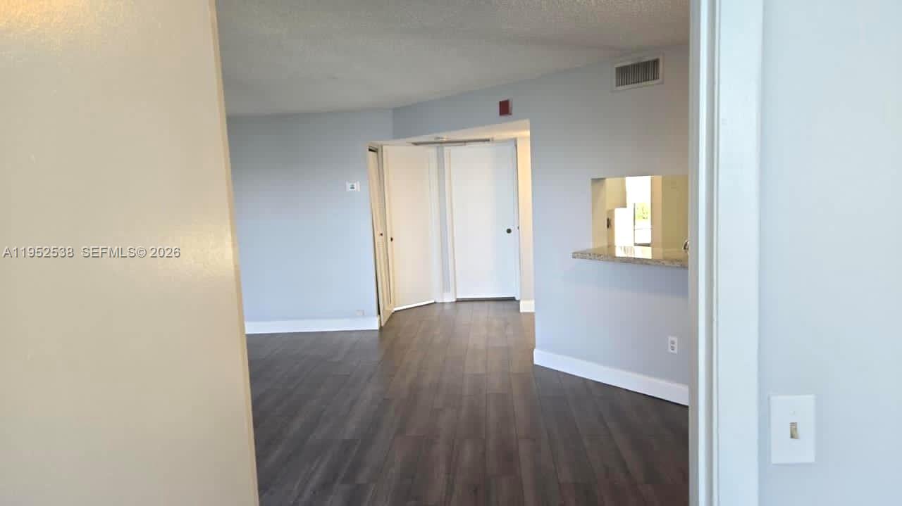 LAKESHORE CONDO #5 - Residential