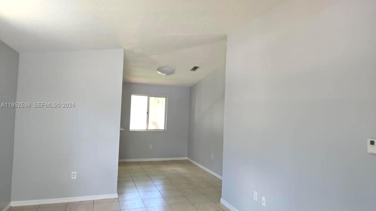 LAKESHORE CONDO #5 - Residential