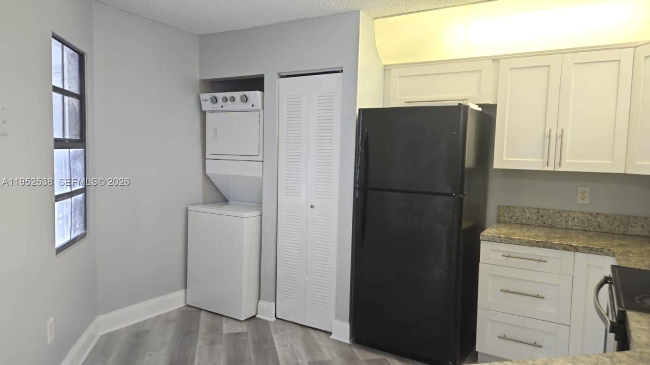 LAKESHORE CONDO #5 - Residential