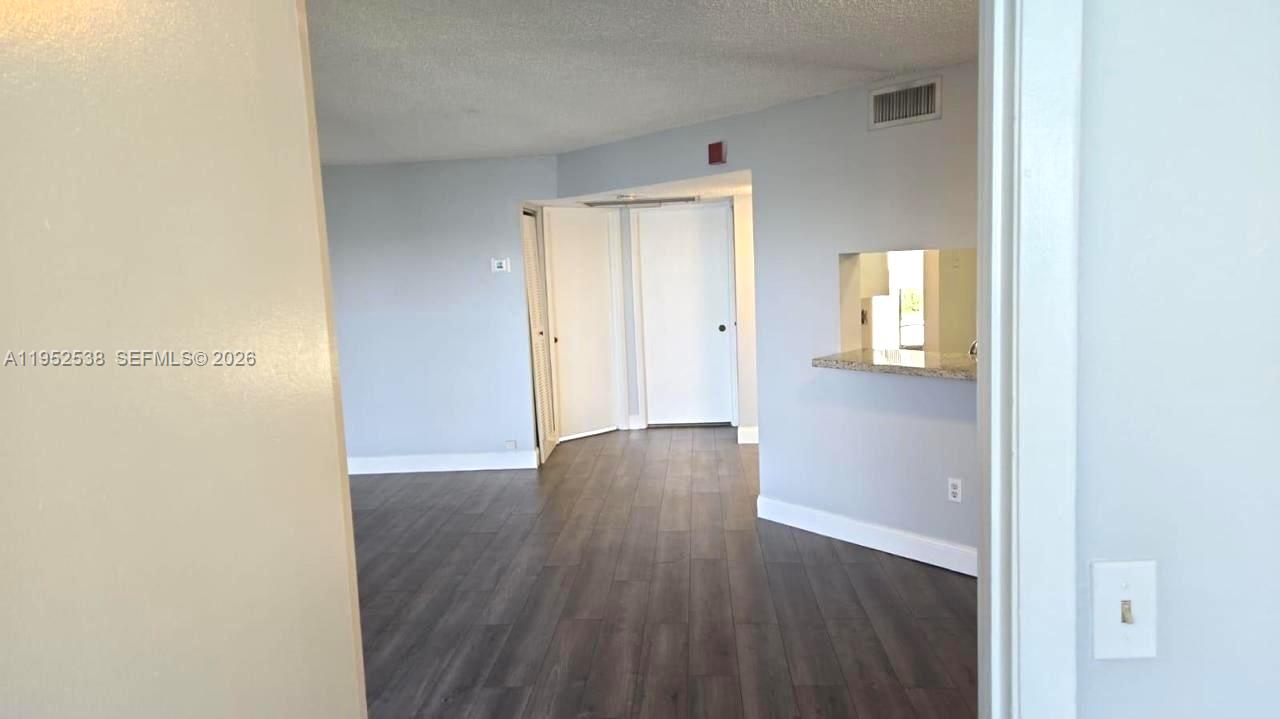 LAKESHORE CONDO #5 - Residential