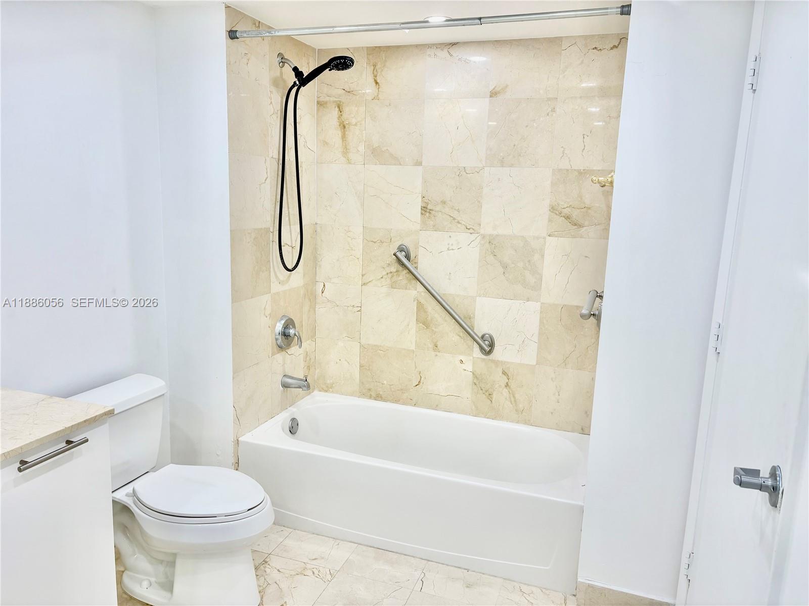 1800 CLUB CONDO - Residential Lease