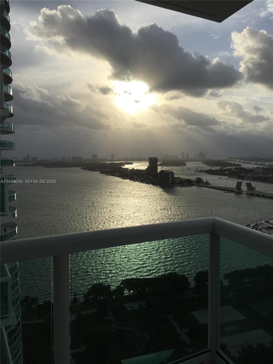 1800 CLUB CONDO - Residential Lease