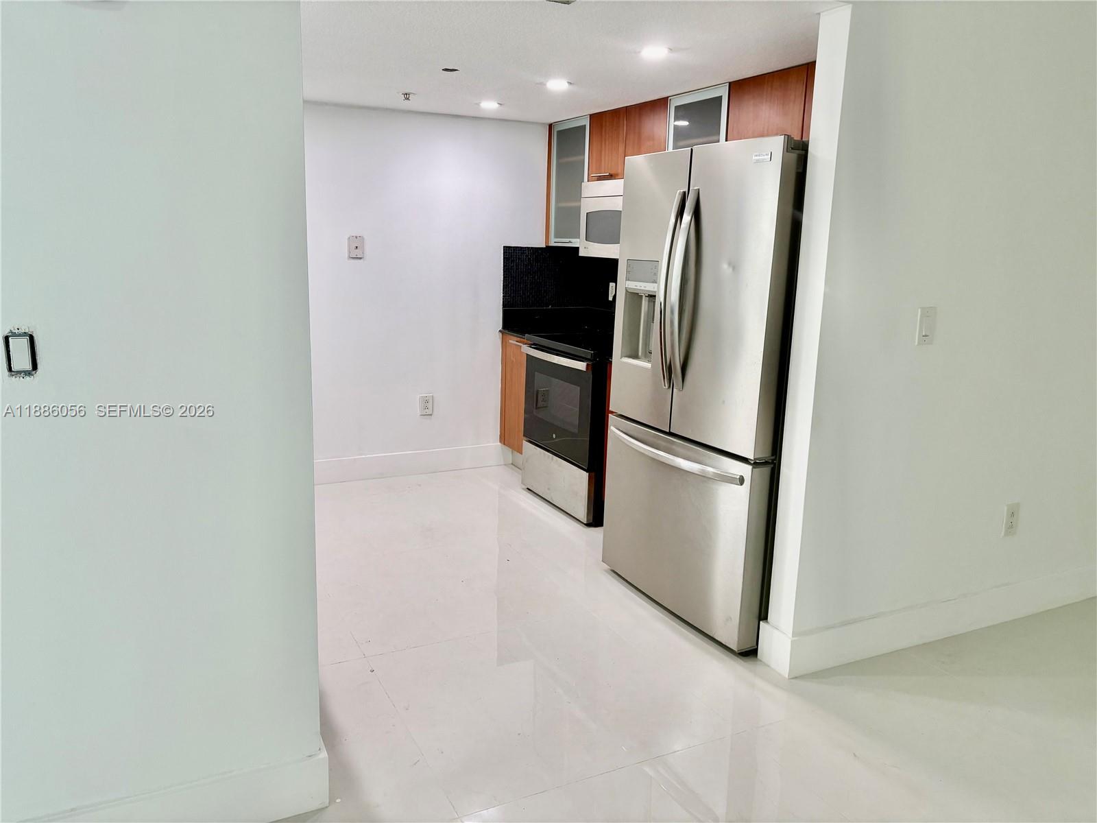 1800 CLUB CONDO - Residential Lease