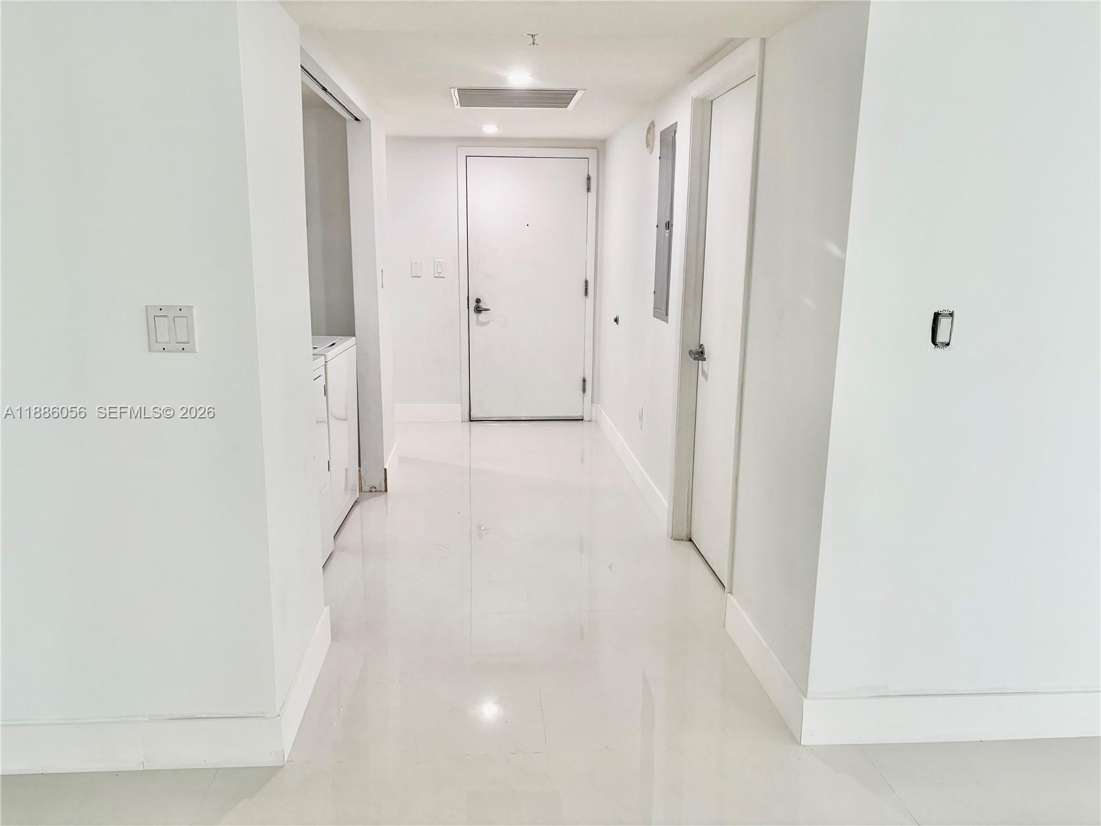 1800 CLUB CONDO - Residential Lease