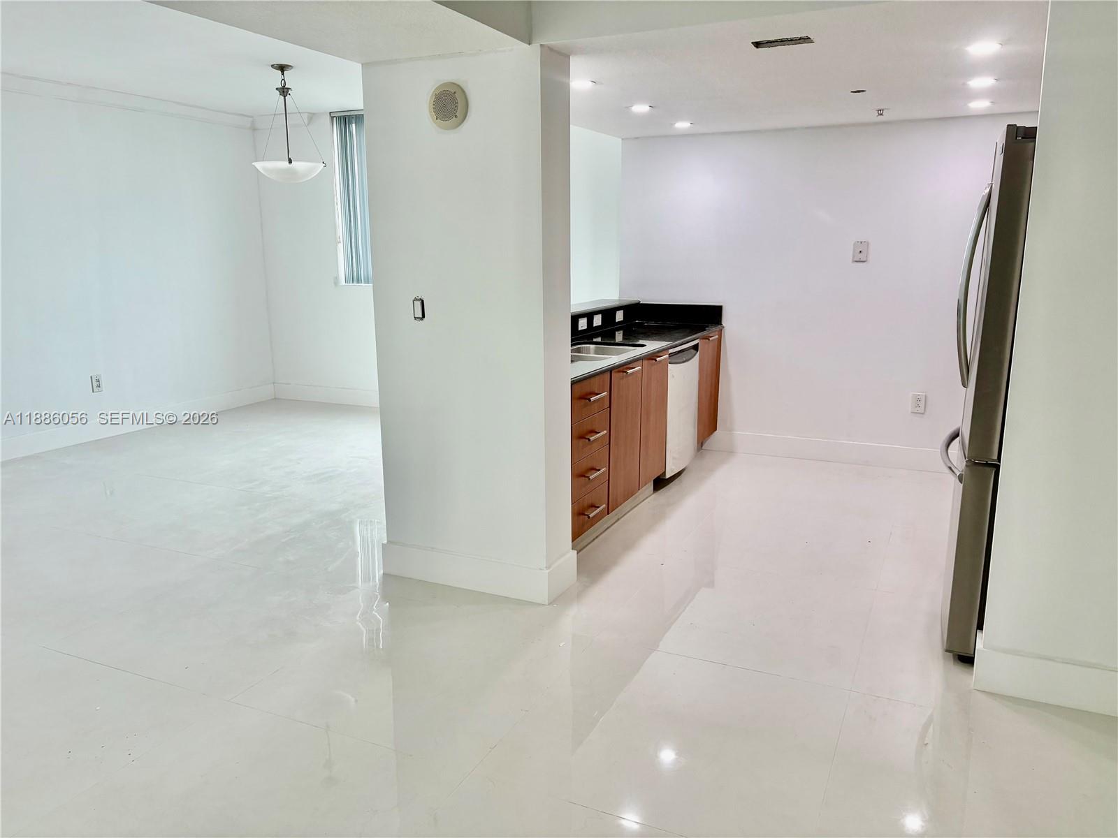 1800 CLUB CONDO - Residential Lease
