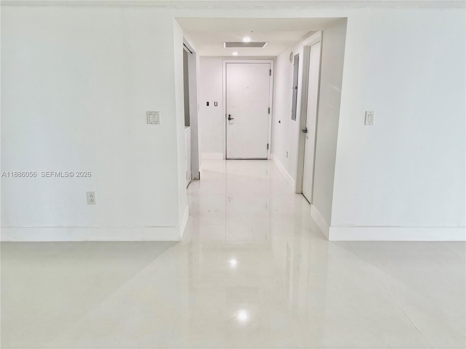 1800 CLUB CONDO - Residential Lease